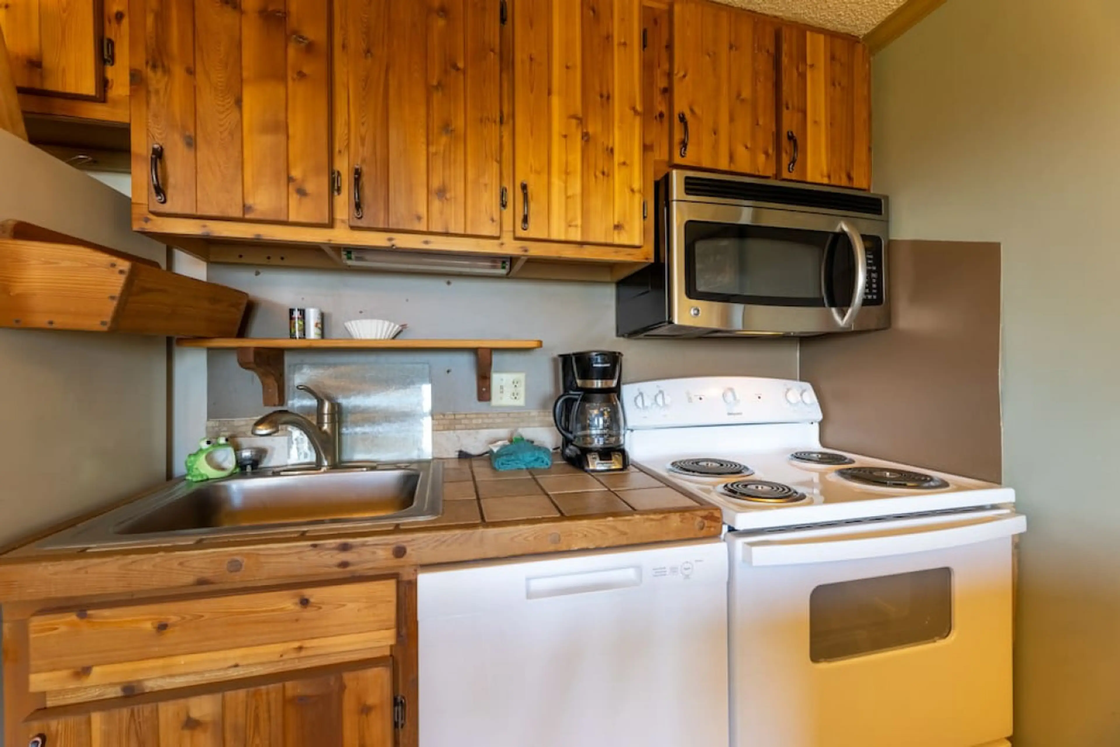 Dishwasher microwave and stove