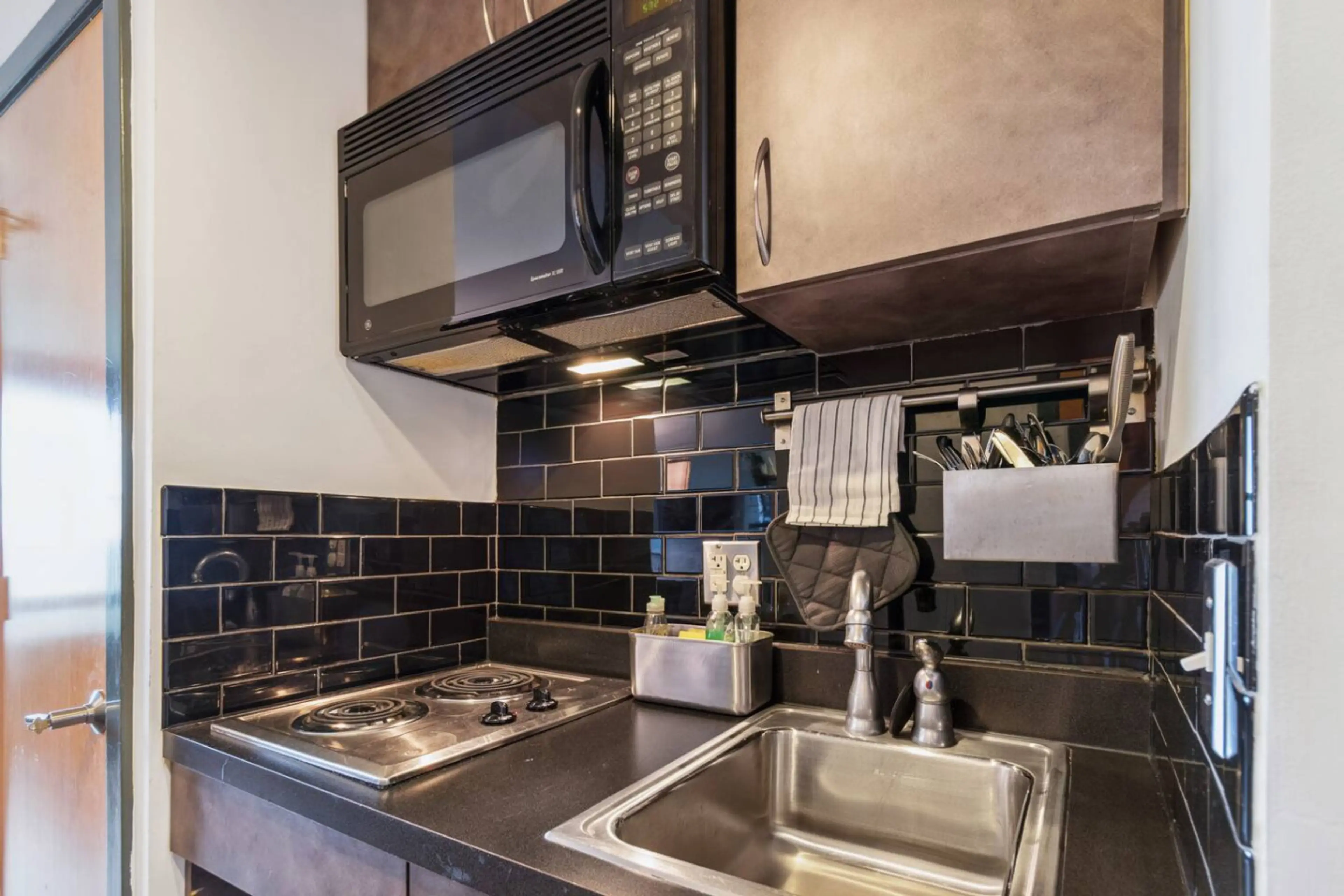 Kitchenette with 2 burner cooktop, microwave and mini fridge