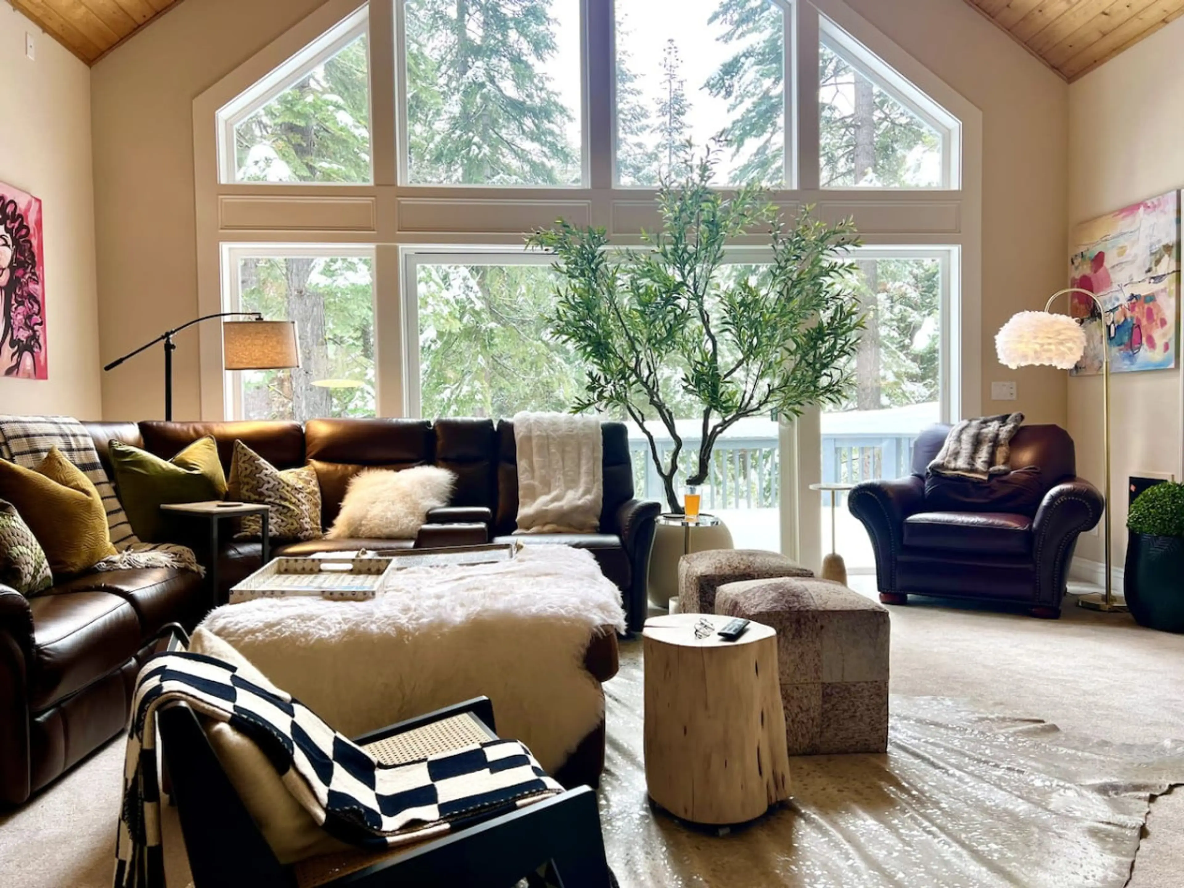 Grand living room with vaulted ceiling
