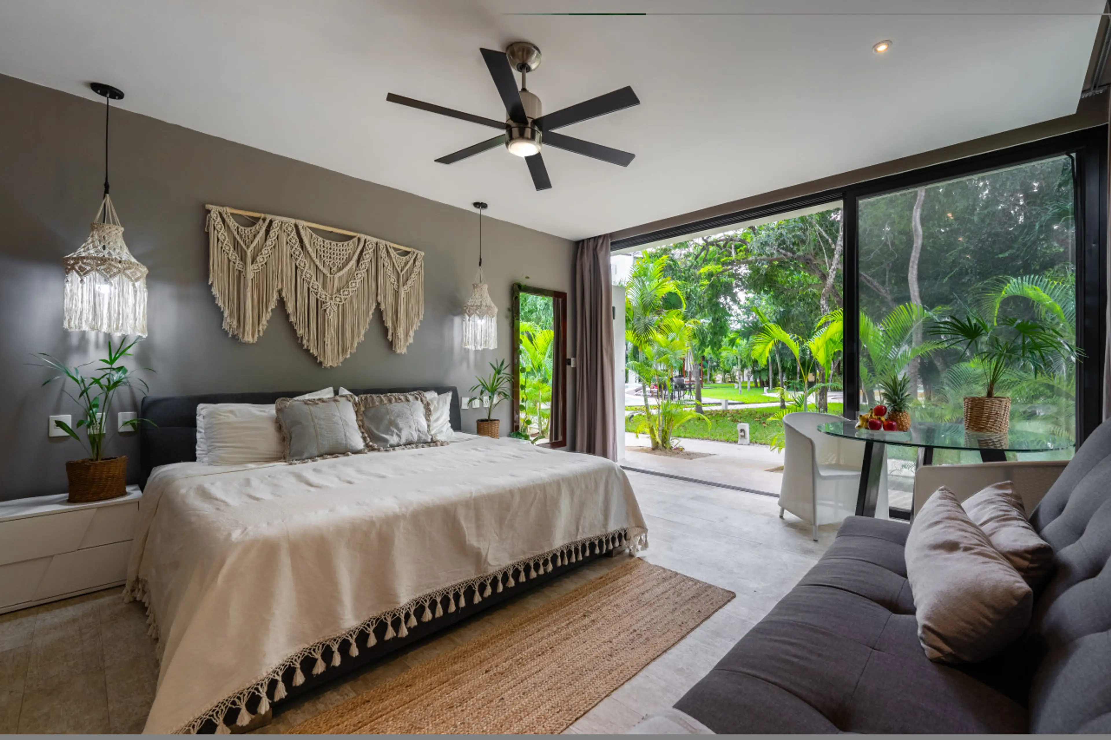 Luxury , eco chic property with confort  king size bed , WFI, Smart Tv , Fan , Ac, Full Kitchen , view to the garden and pool. Lujosa, propiedad eco chic , con colchón premier tamaño king , WFI, Smart Tv, Ac, ventilador, cocina, baño privado con vista al 