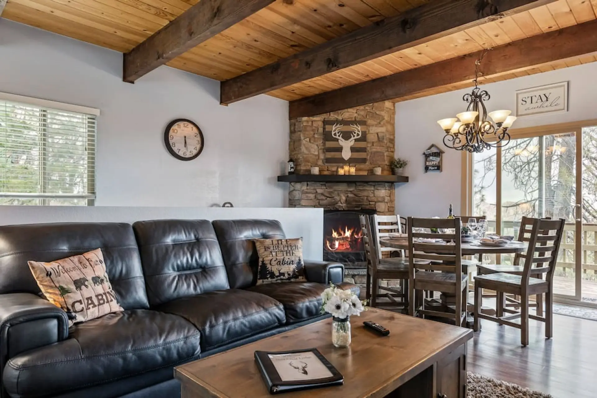 Living area -come watch a movie or two while enjoying the views.