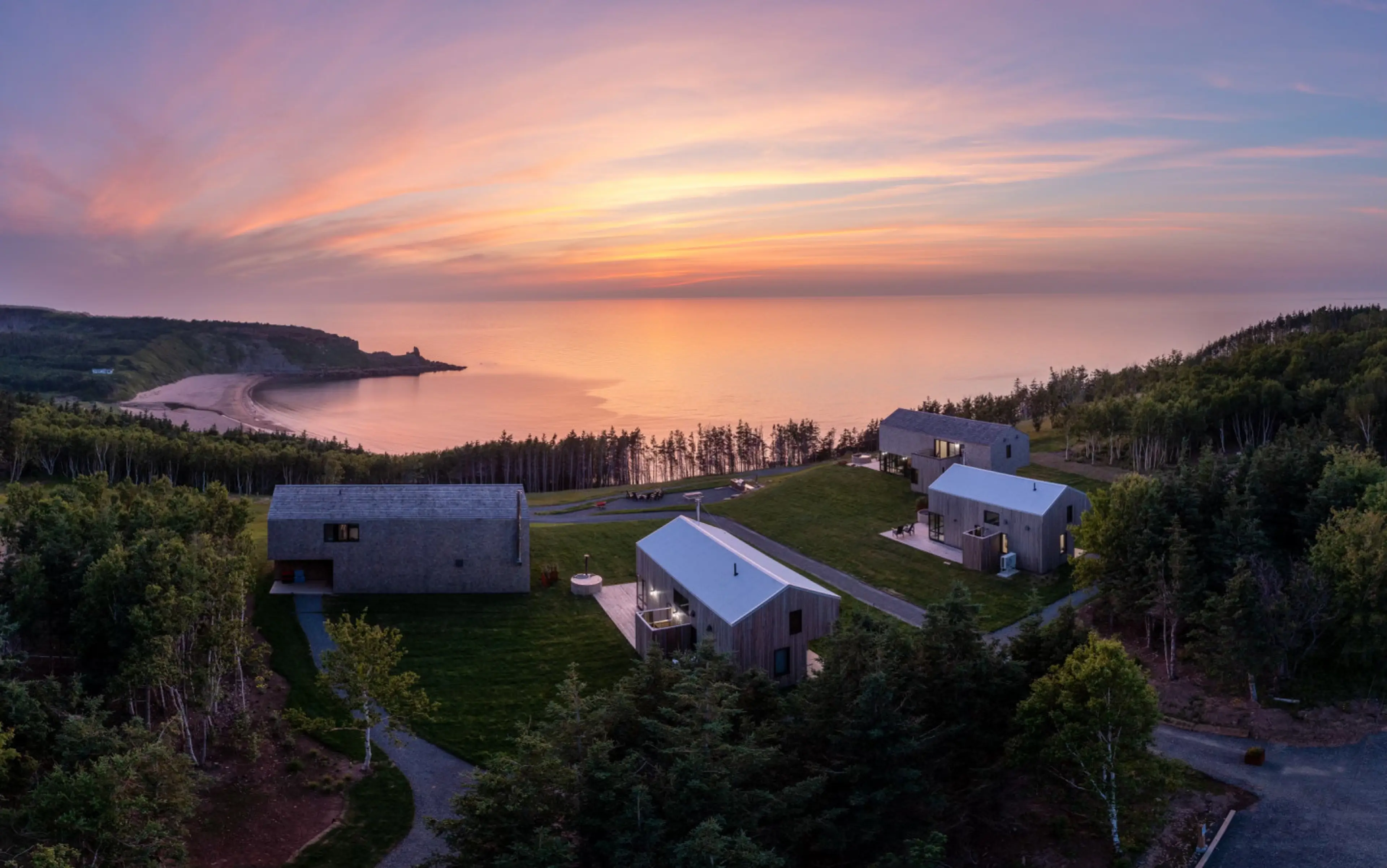 Ridge On The Chimney - 4 Luxury Cottages, Hot Tubs, Outdoor Kitchen, & Scenic Views