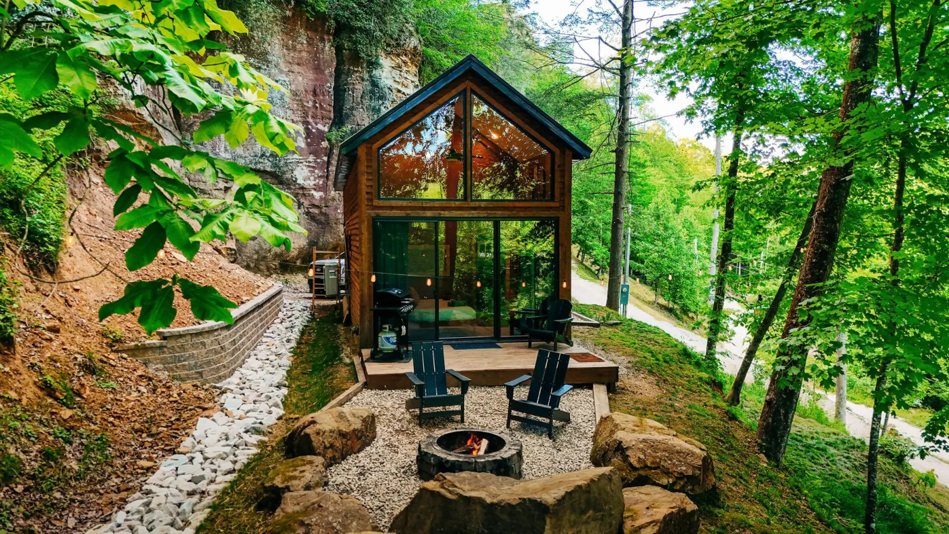 Spend your evening beside the fire pit, wrapped in forest views and the stillness of Red River Gorge.