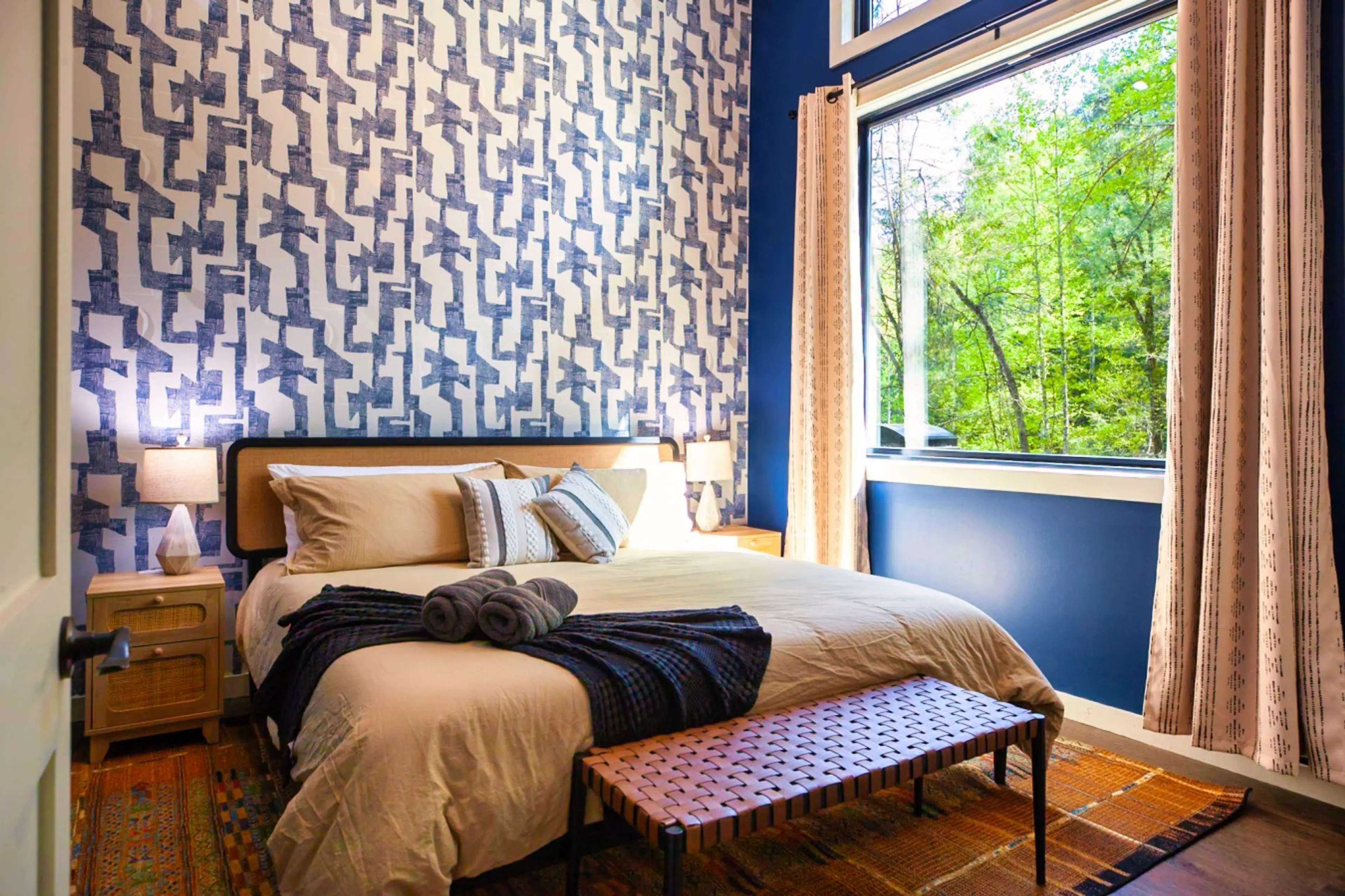 Room to stretch out. We believe guest rooms deserve the best. Enjoy ample space to relax in the plush King bed, surrounded by calming, organic-modern design.