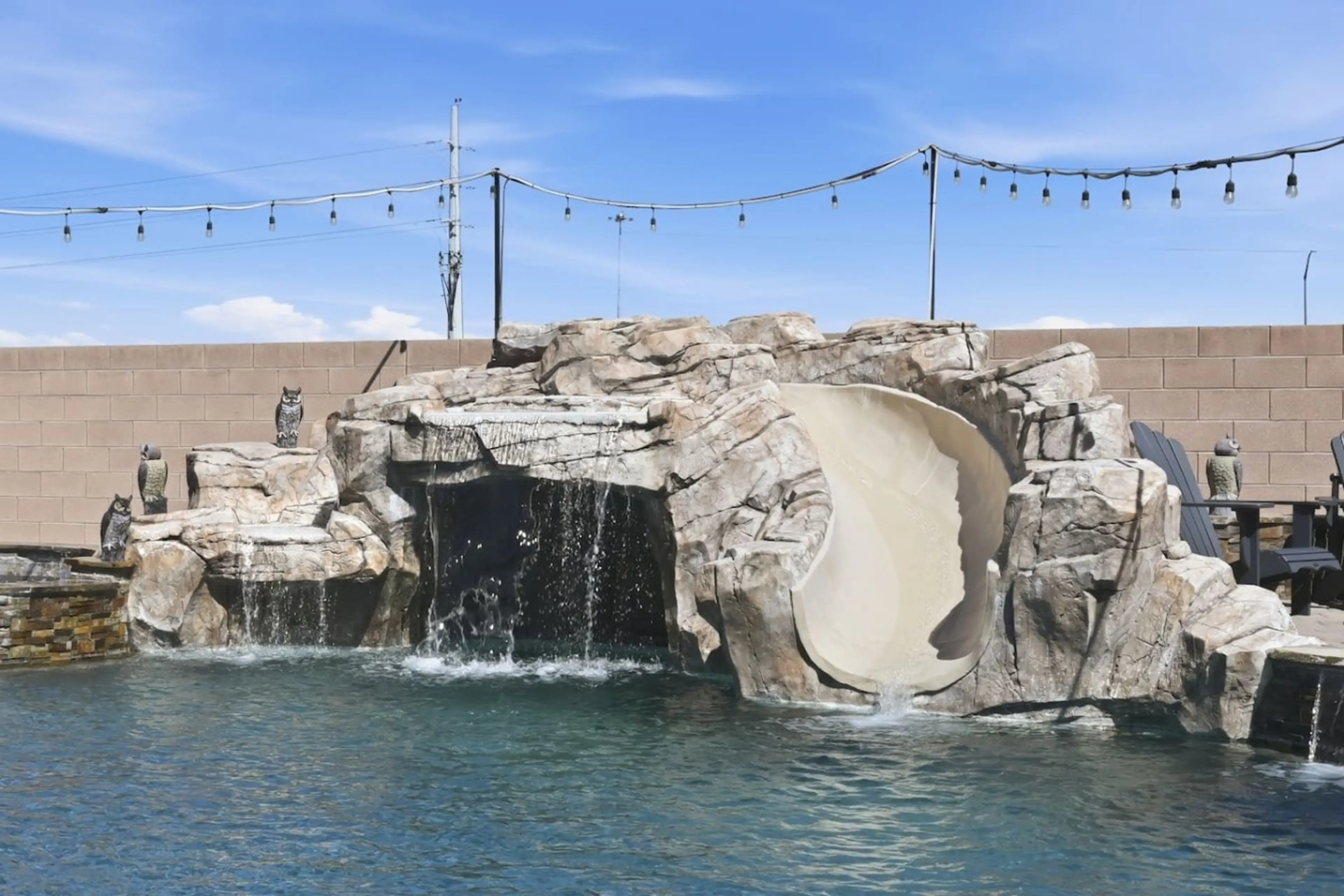 Pool w/ Waterfall