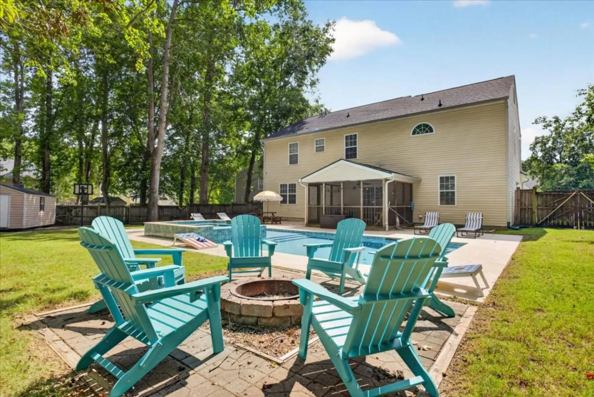 Outdoor Fire pit & Seating