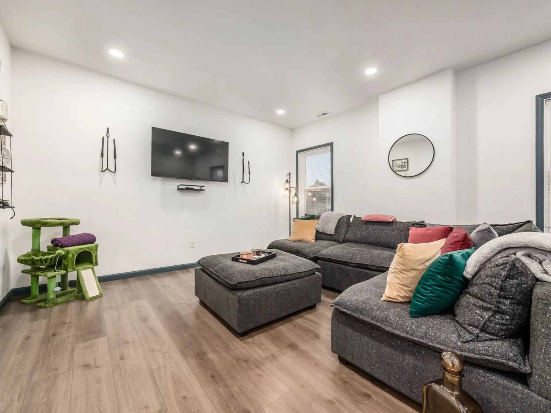 Spacious Open Floor Plan/ Livingroom and Dining Area