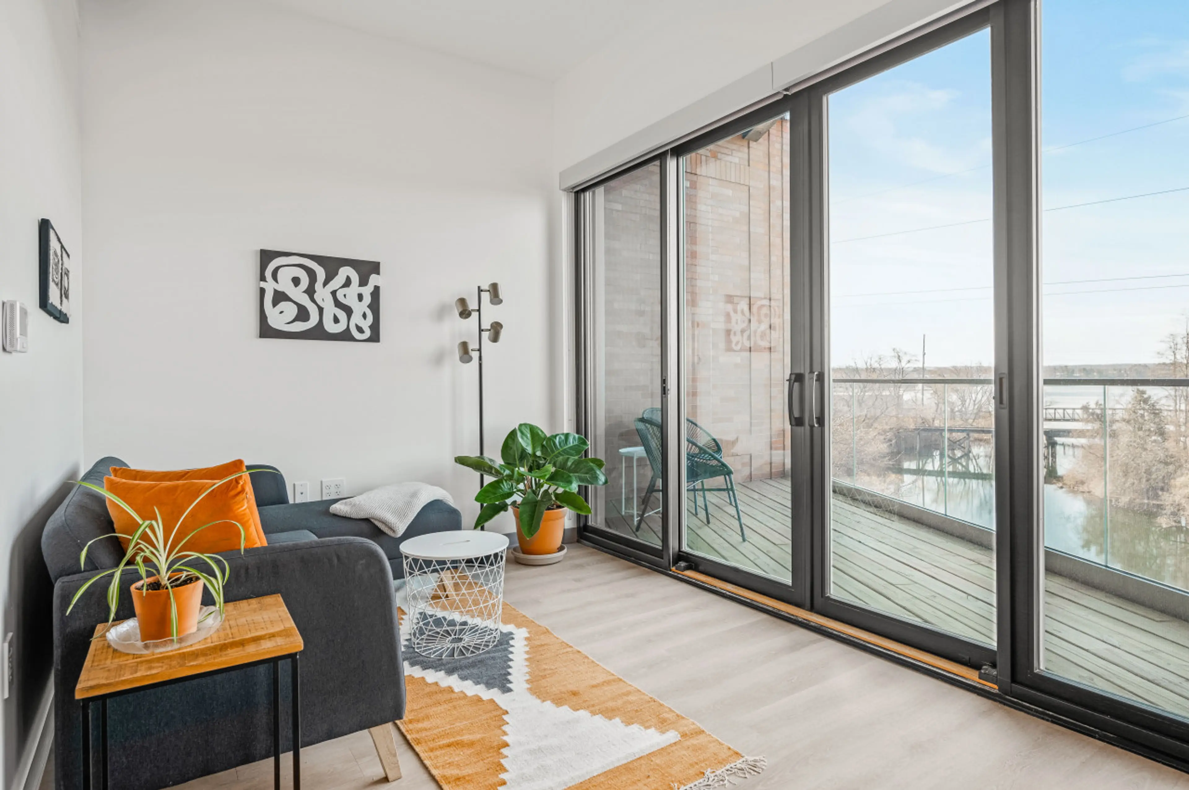 Find peace with open views by the couch ☀️🛋️