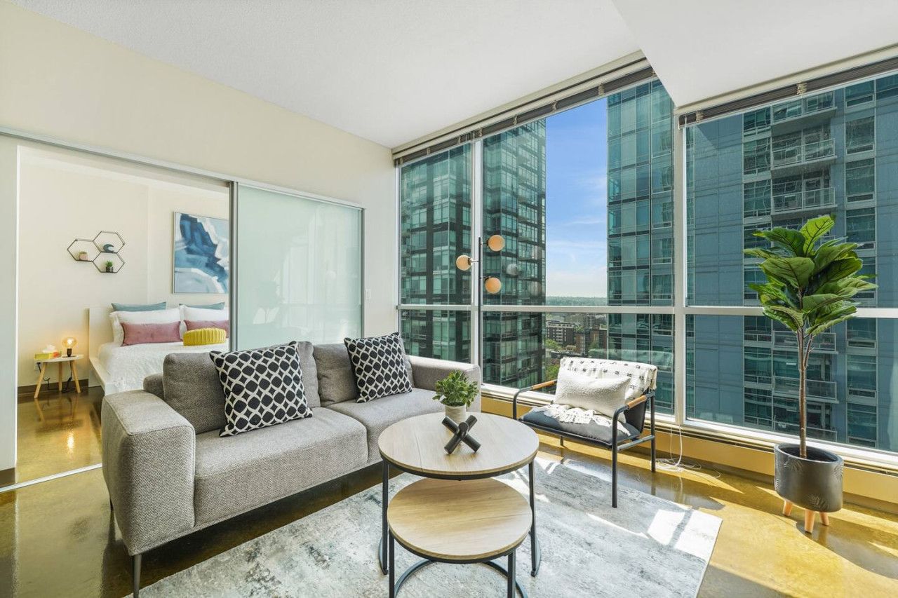 Downtown Skyline Views, Heated Parking, A/C
