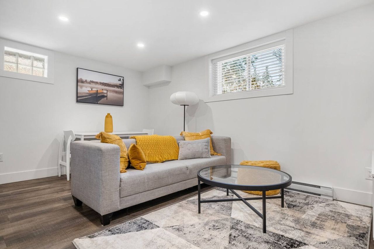 Lower Suite, Free Parking
