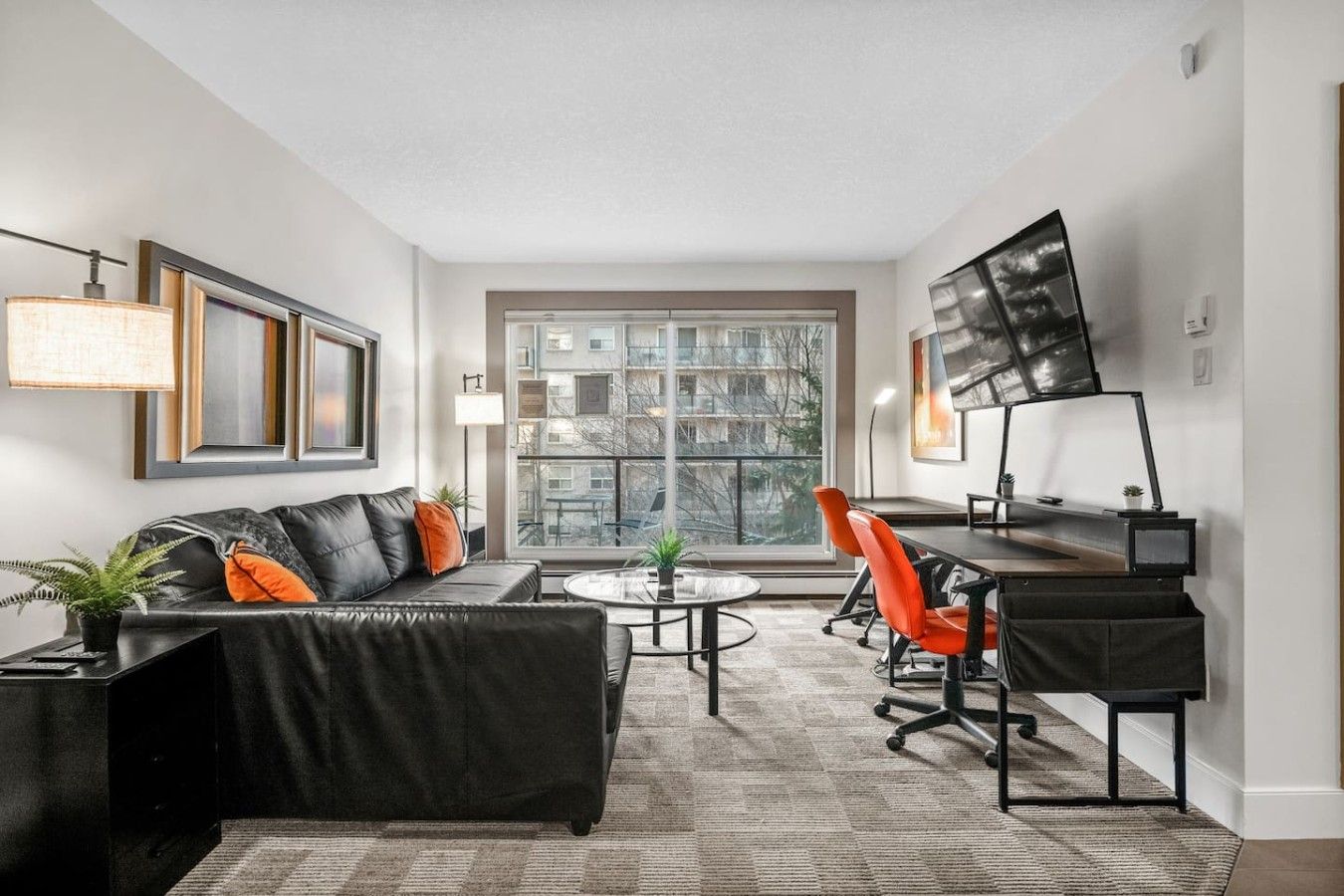 Walk to 17th Ave, King Bed, Gym, Free Parking