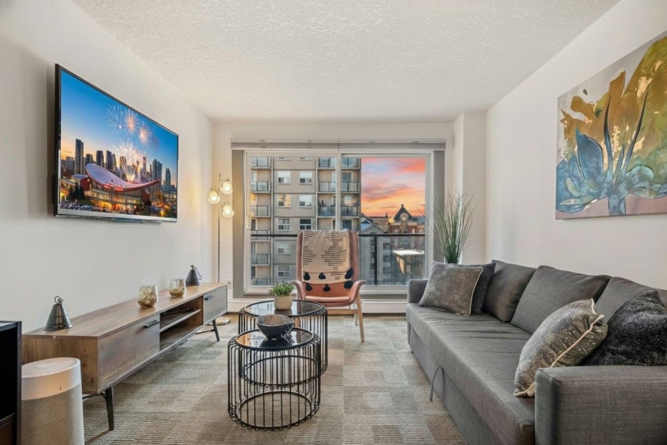 Sunny Balcony, Gym + A/C, Free Parking