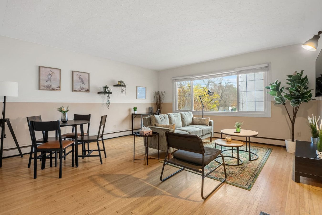 Walk to 17th Ave, Free Parking, Workspace