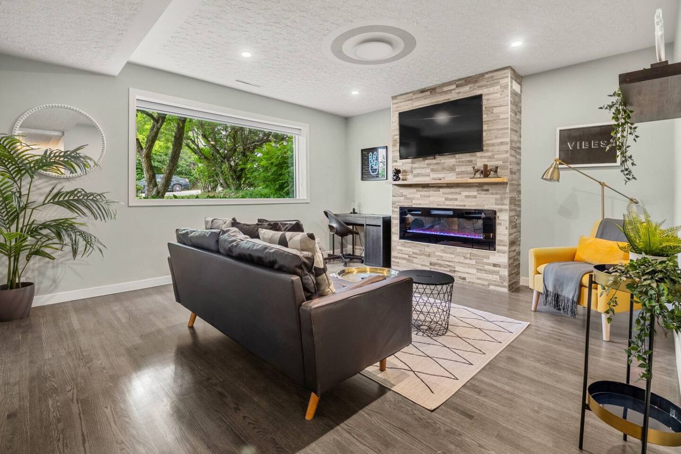 Fireplace, Walk to 17th Ave, Free Parking