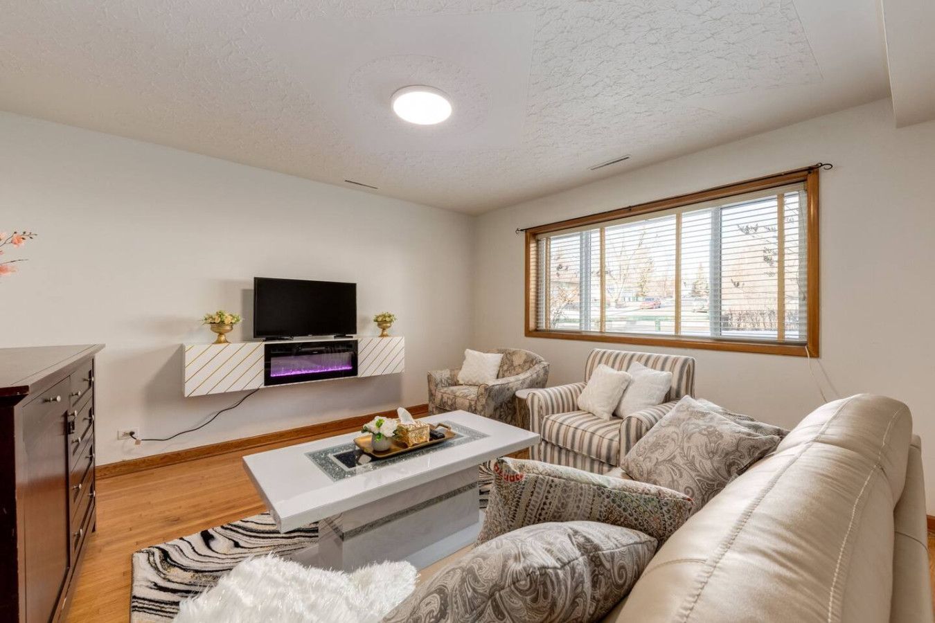 Fireplace + Workspace, Parking