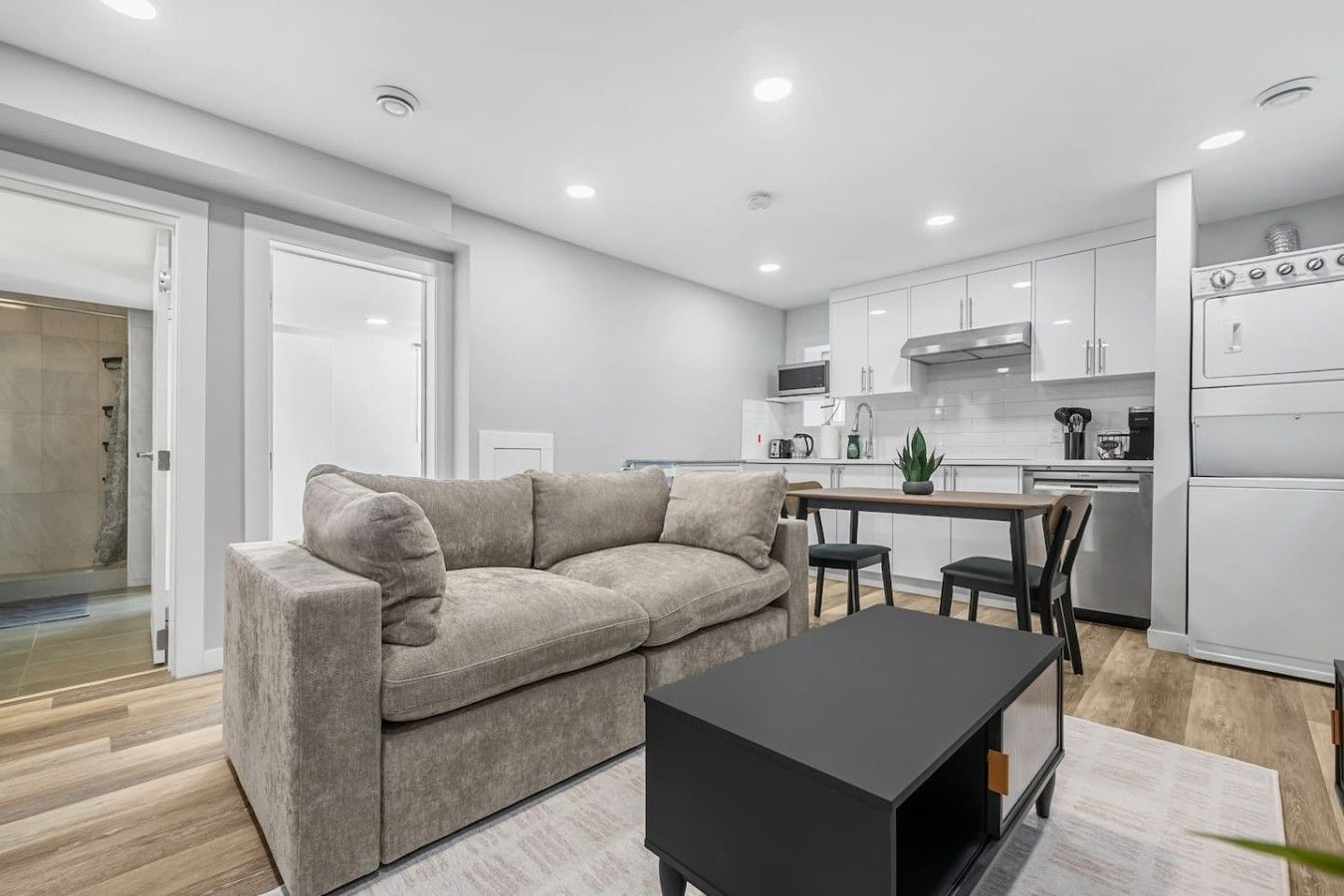 Lower Suite, King Bed + Private Patio, Parking
