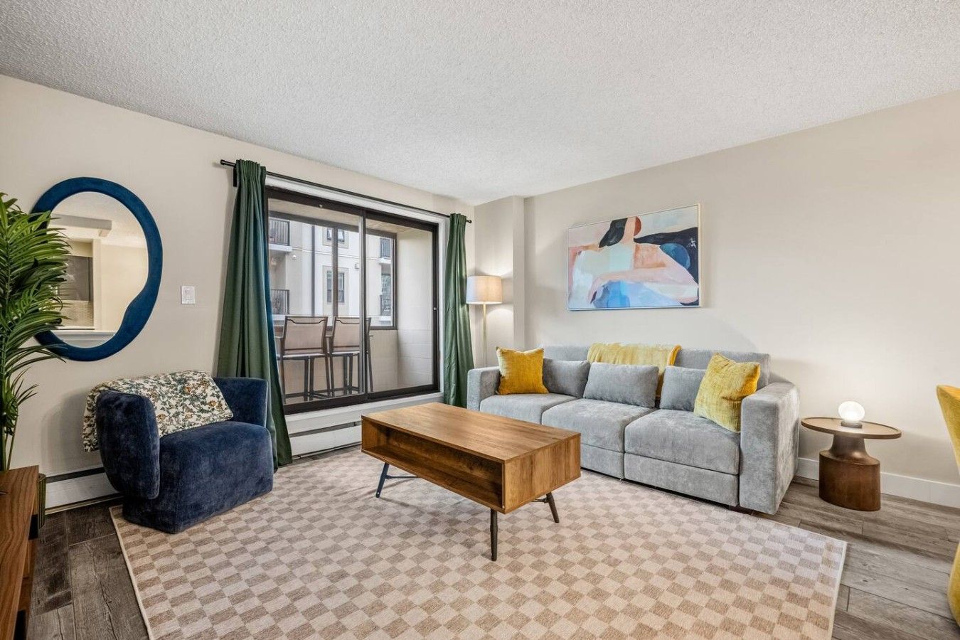 Calgary Beltline 2BR, Sleeps 6 + Free Parking