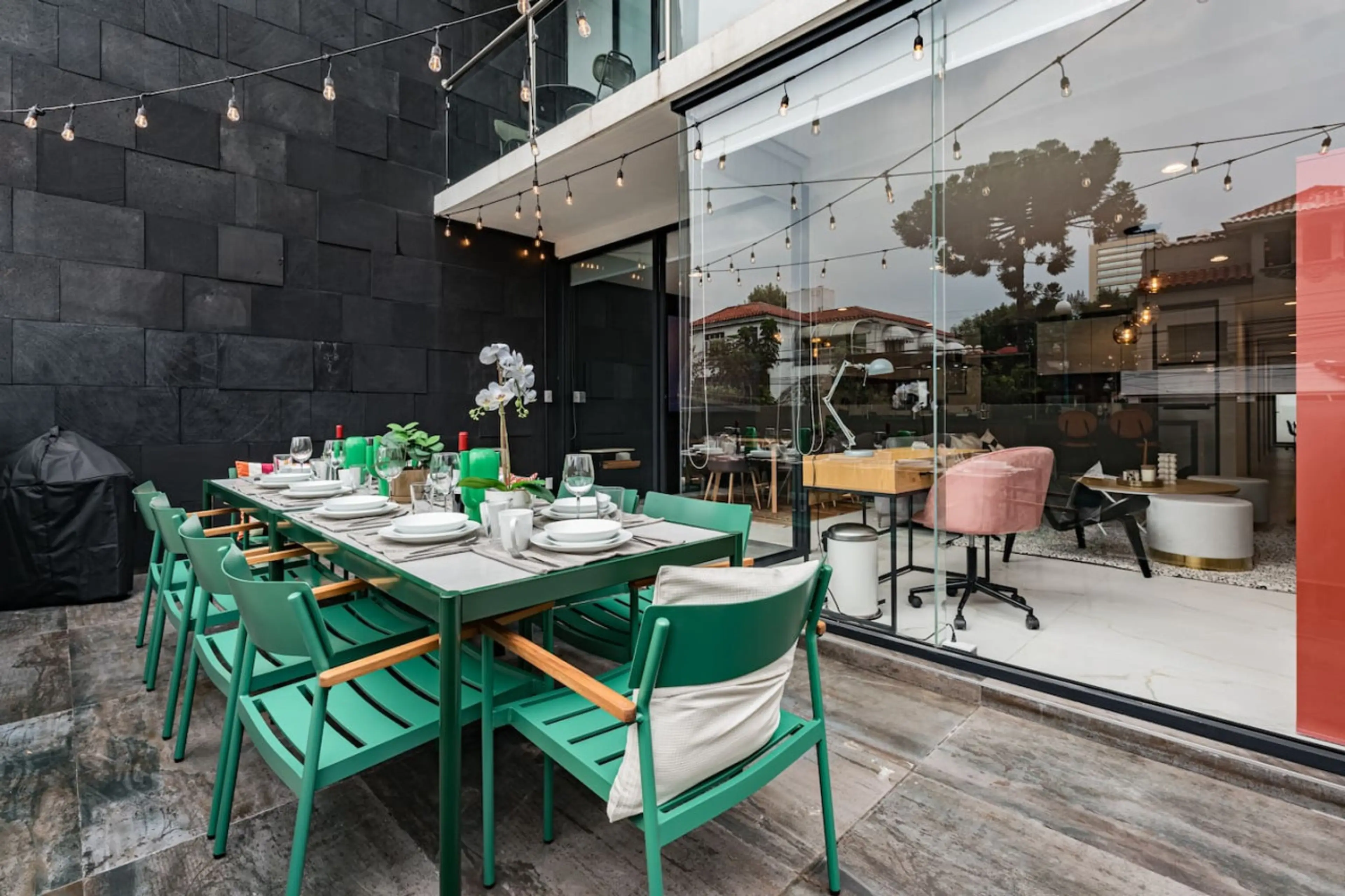 Terrace ambiance with string lights for a magical evening under the stars.