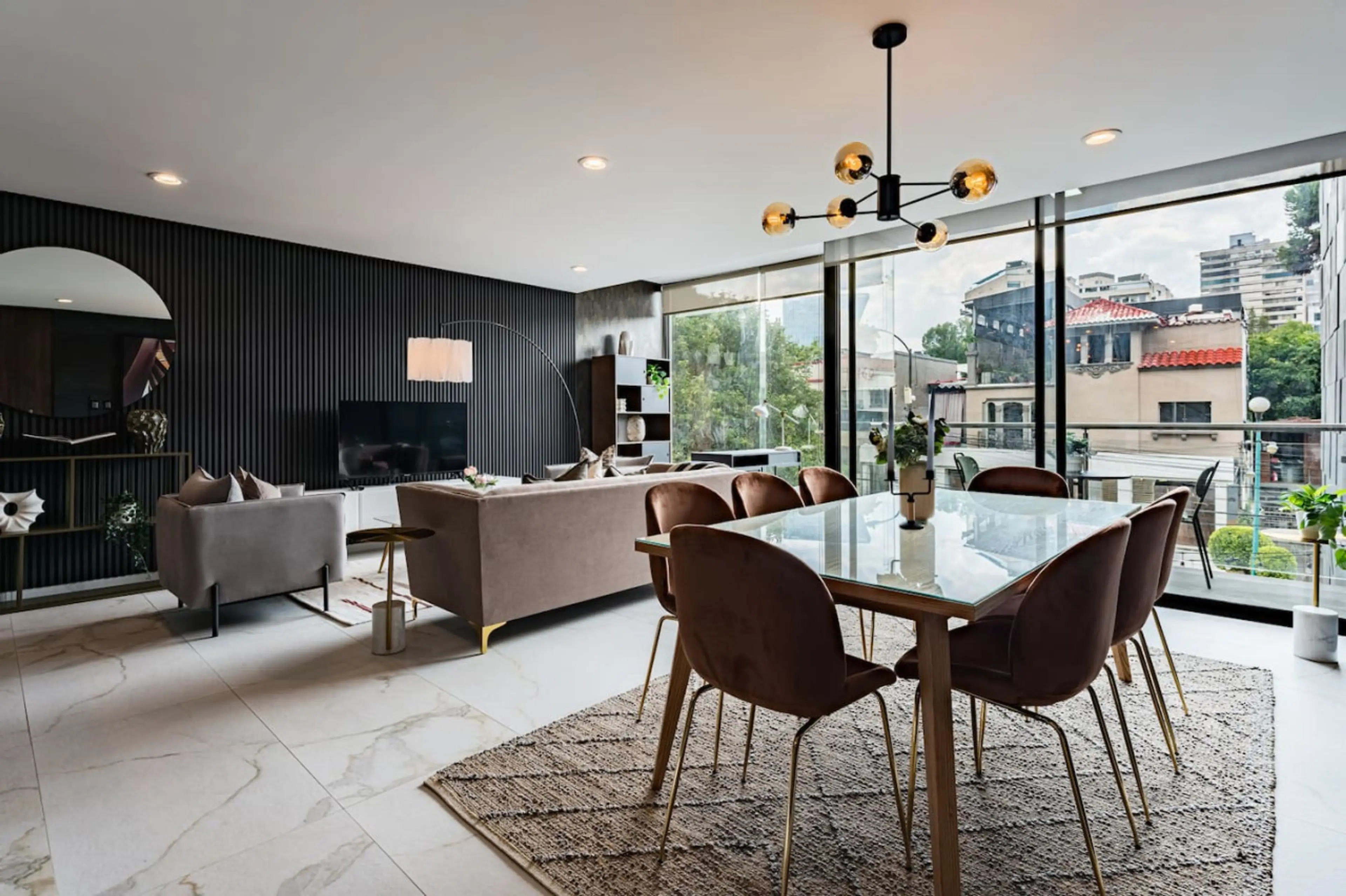 Modern living area with warm tones and a view of Polanco’s lively streetscape.
