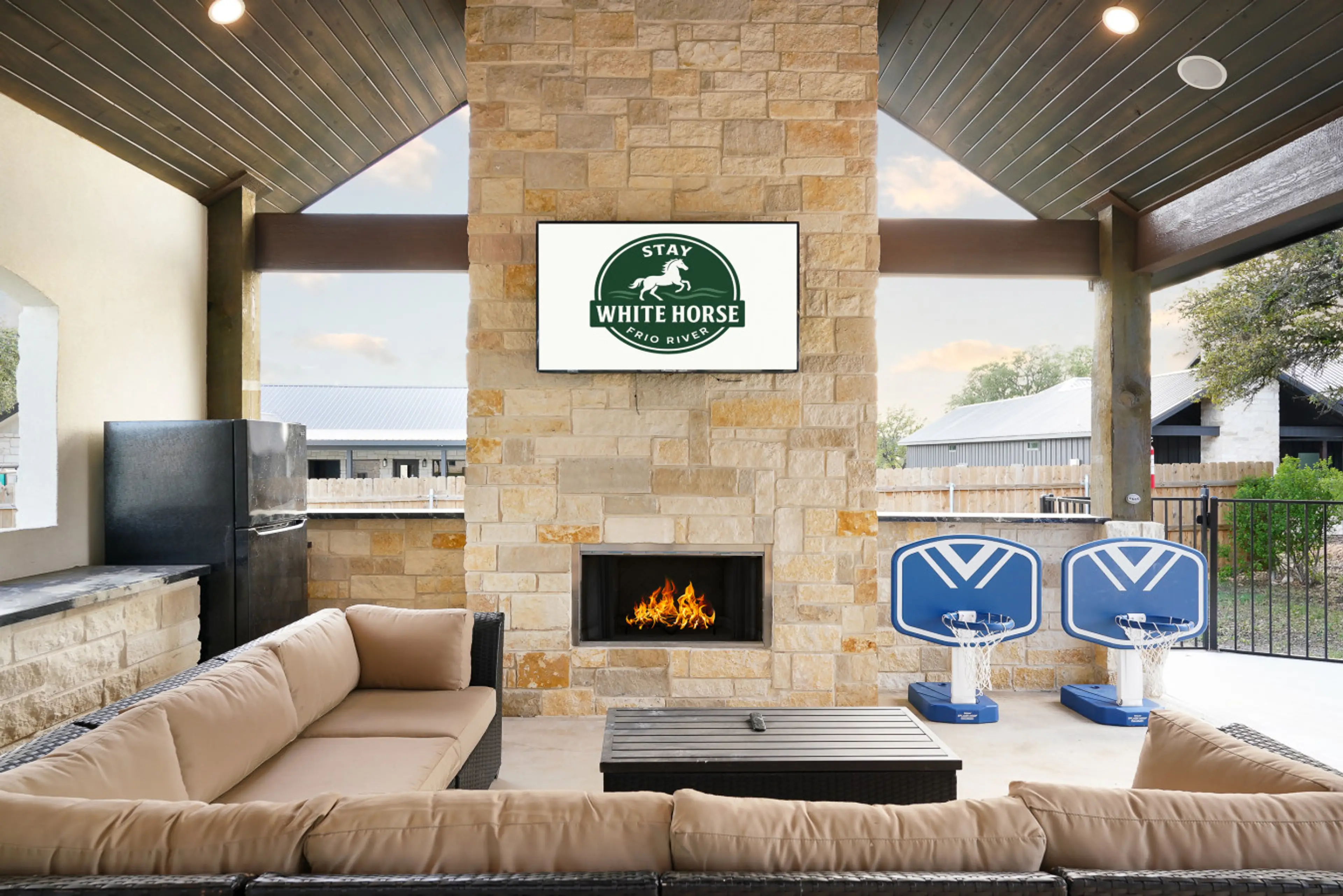 Cook, relax, and enjoy the game – our outdoor kitchen has everything you need for the perfect backyard experience