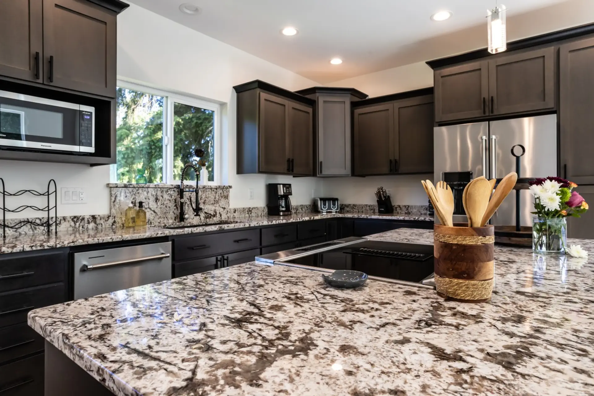Beautiful and fully stocked kitchen