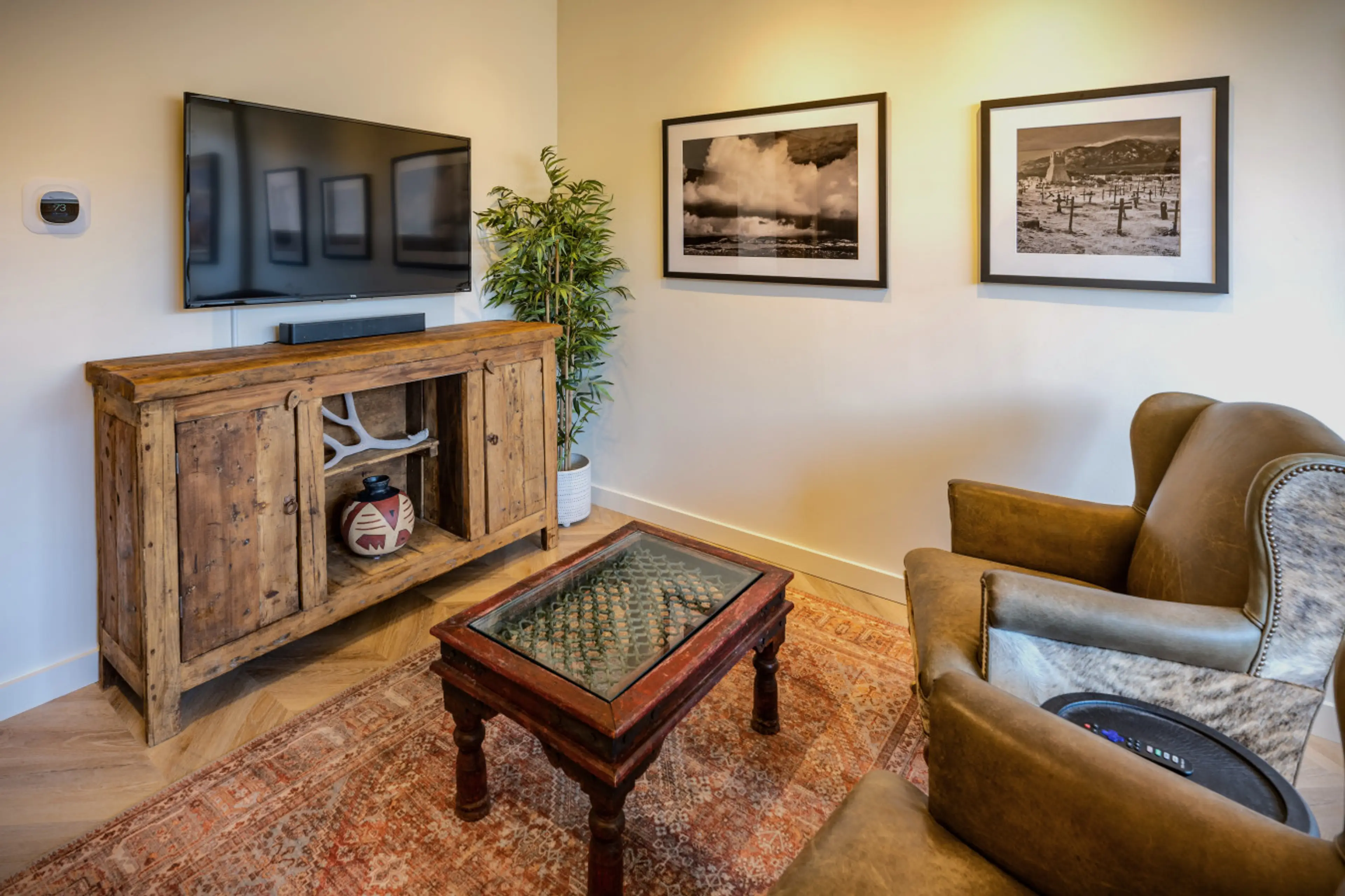 Living Area & Smart TV