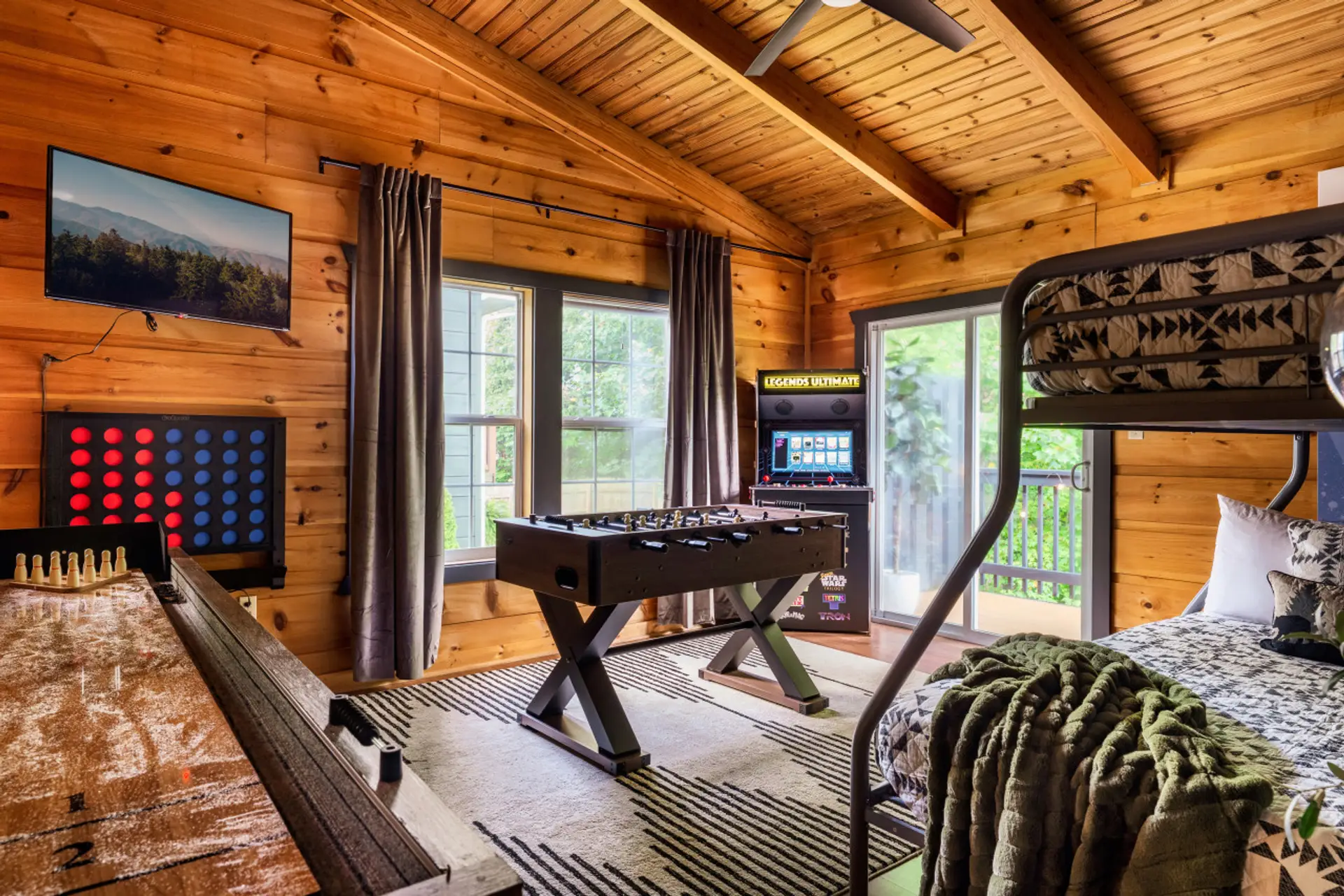 🎉 Ultimate Loft Retreat in Gatlinburg! This modern cabin's loft is a dream come true—featuring a fun bunk bed, exciting arcade, giant Connect 4, shuffleboard, and even a rock climbing wall! 🕹️🏆 Perfect for kids & kids at heart! Book now for the ultima