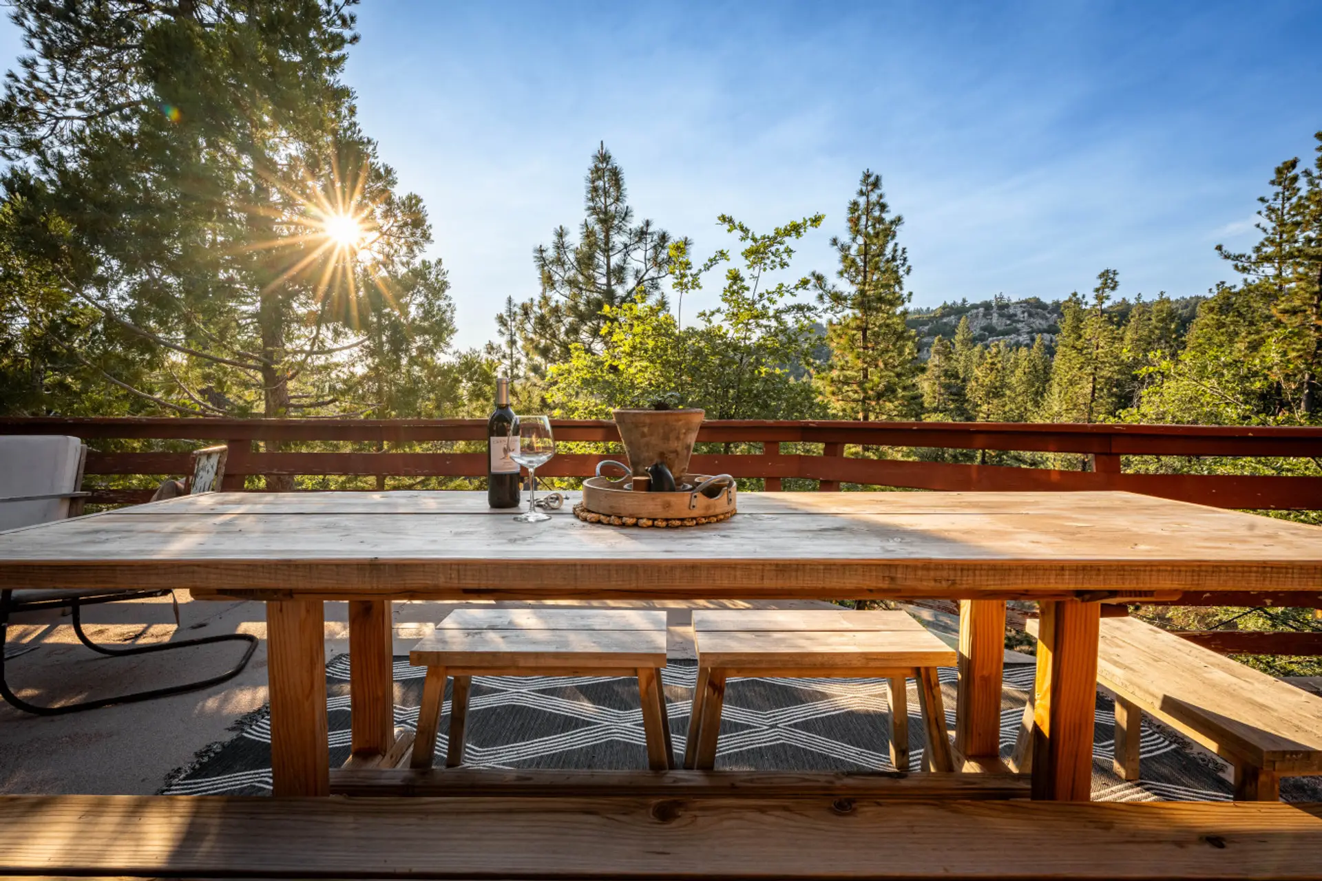 Outdoor Dining Oasis: Savor sunsets on this stunning deck with mountain views and fine wine!