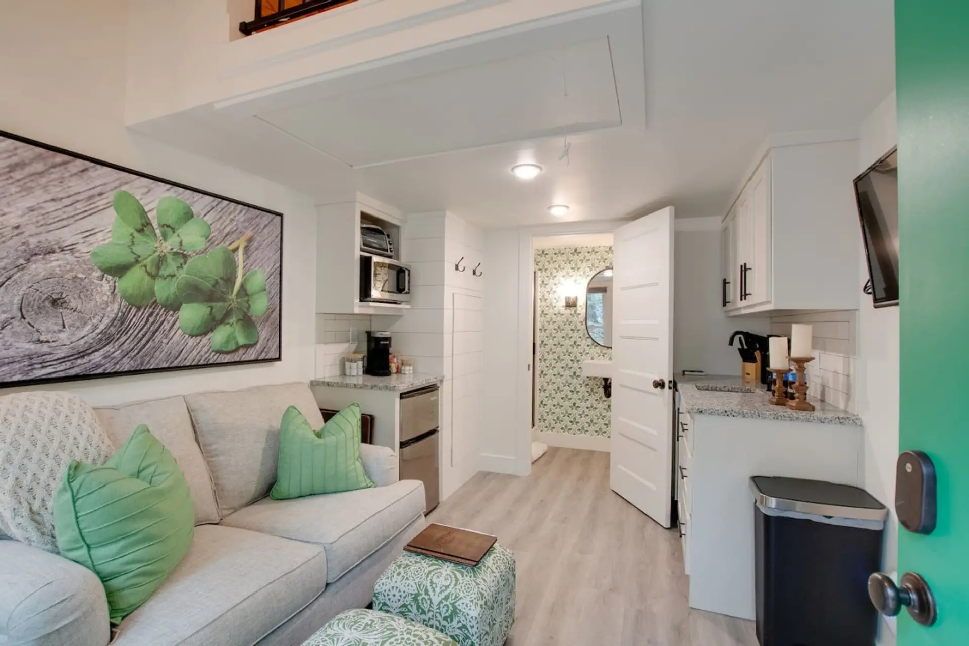Charming tiny cottage featuring a cozy loft bedroom, private fire pit, and scenic forest views. Perfect for couples or solo travelers looking for a peaceful escape. Enjoy modern comforts and easy access to local attractions