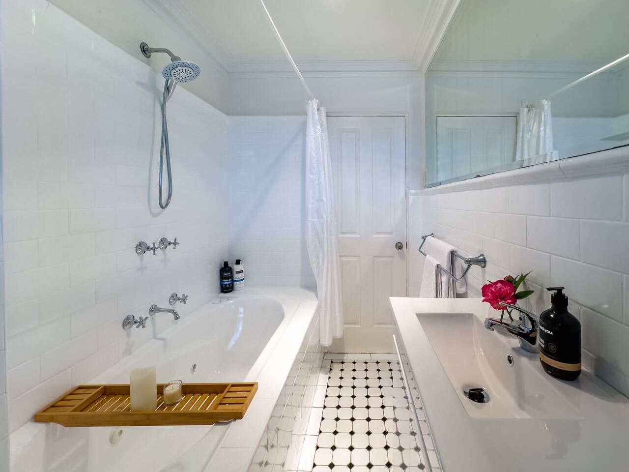 Kirribilli Harbour View 2BR Apartment – Monthly Stays - Image 6