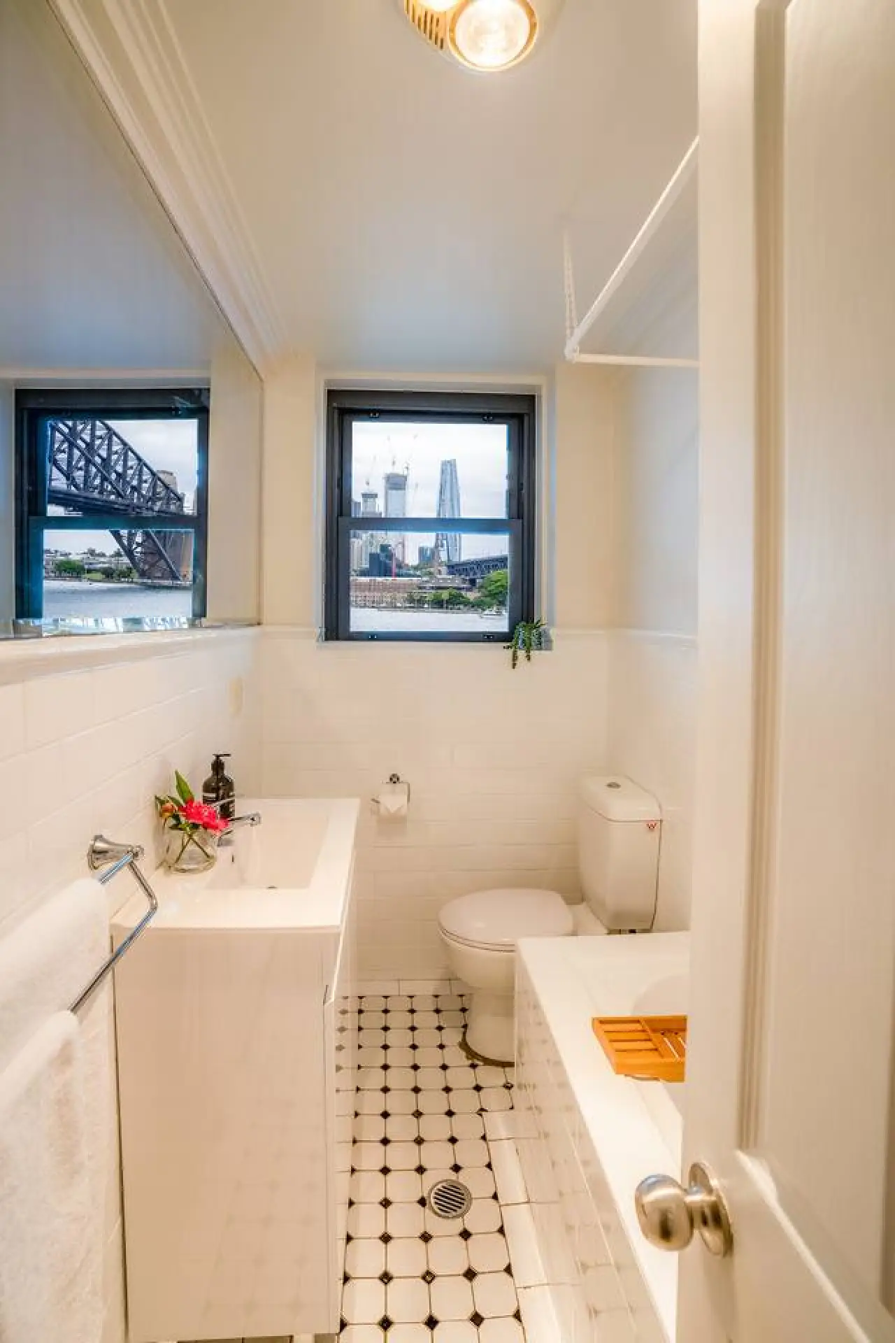 Kirribilli Harbour View 2BR Apartment – Monthly Stays - Image 11