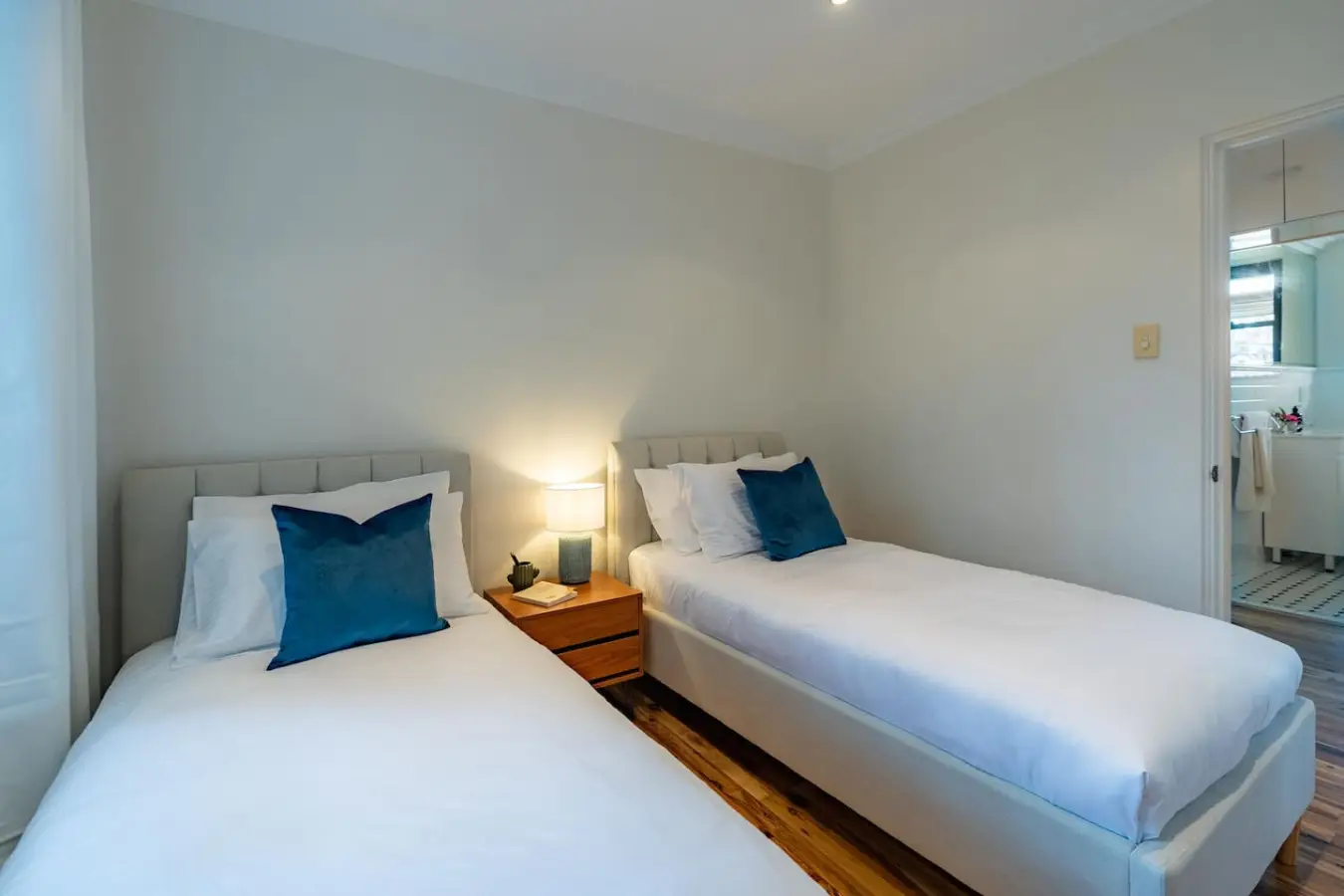 Kirribilli 2BR Apartment with Sydney Harbour Views - Image 14
