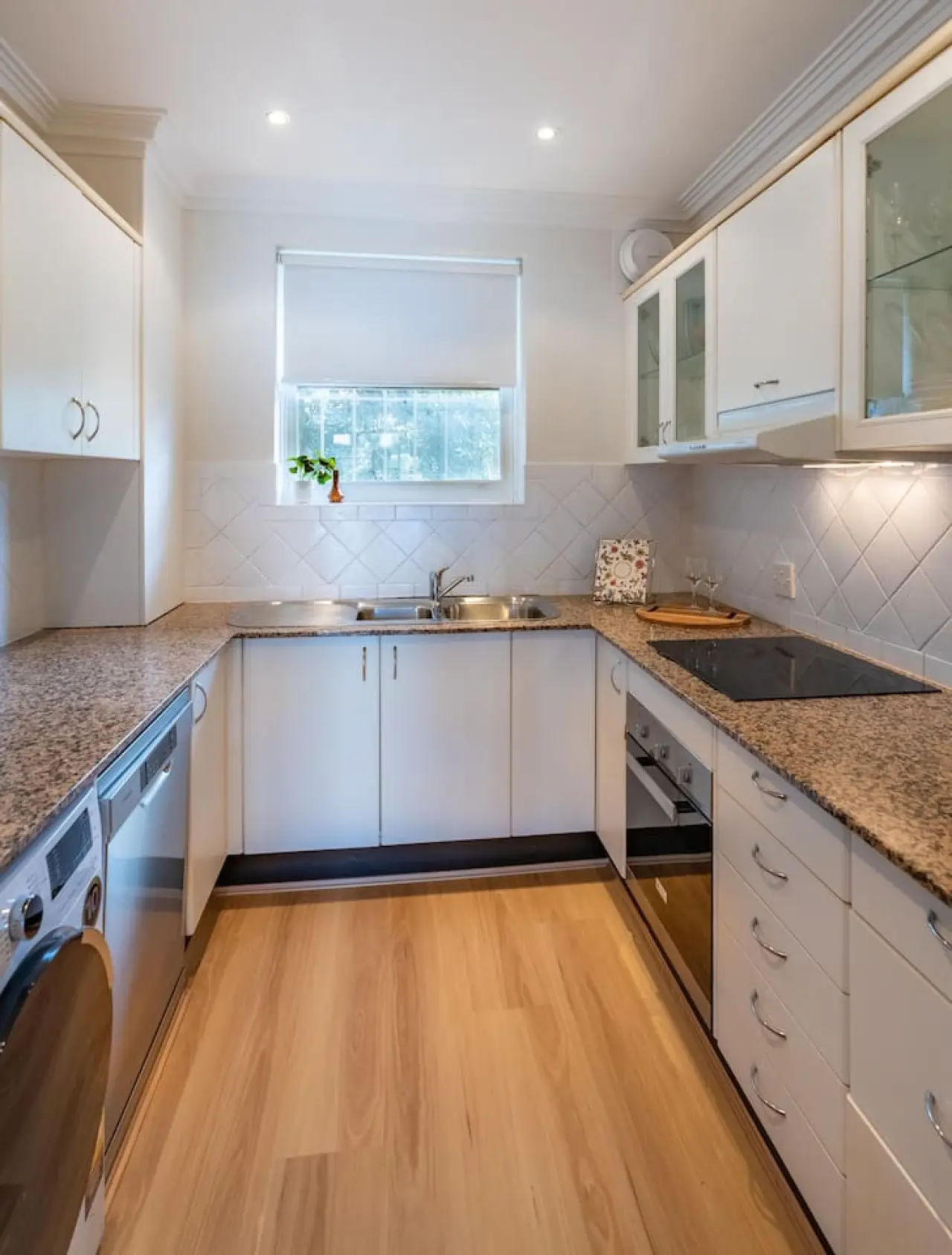 Kirribilli 2BR Apartment with Sydney Harbour Views - Image 16