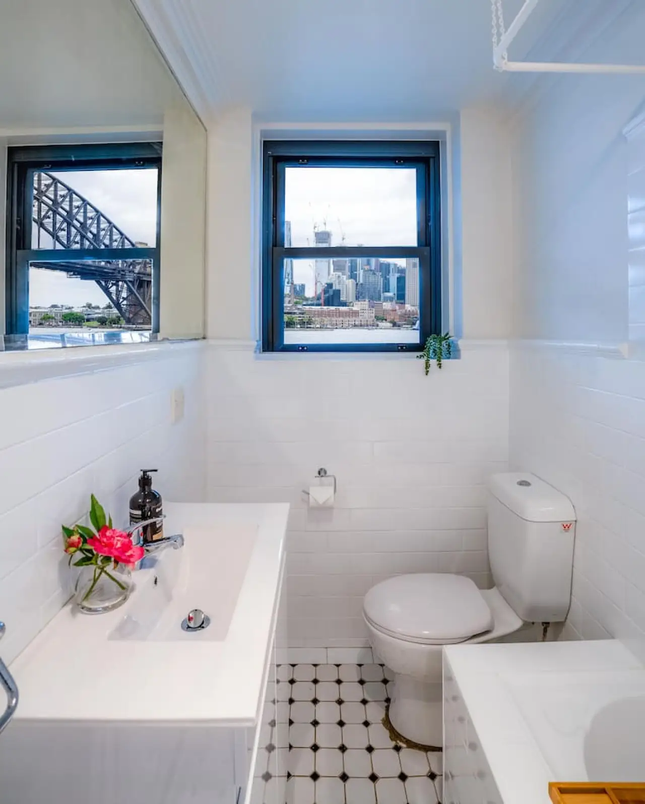 Kirribilli 2BR Apartment with Sydney Harbour Views - Image 11