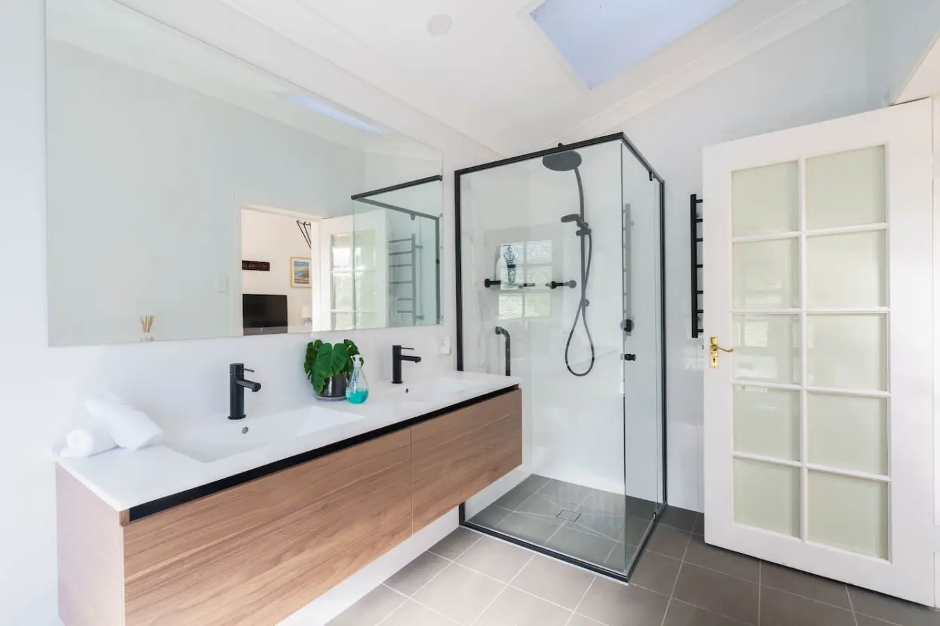 Bryn-y-Mor Cottage – Romantic Fireplace Getaway, Leura - Image 16