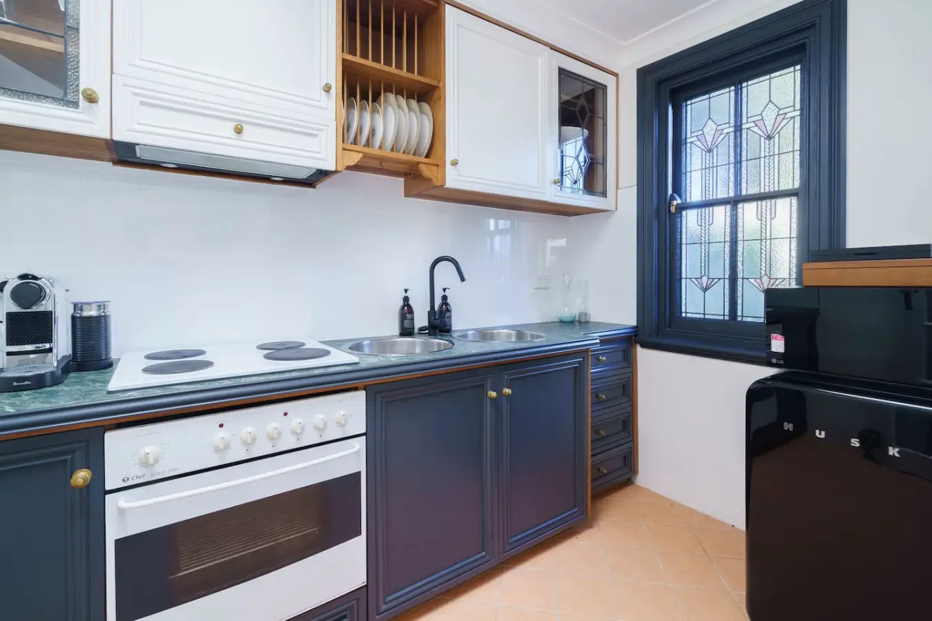 Bryn-y-Mor Cottage – Romantic Fireplace Getaway, Leura - Image 11