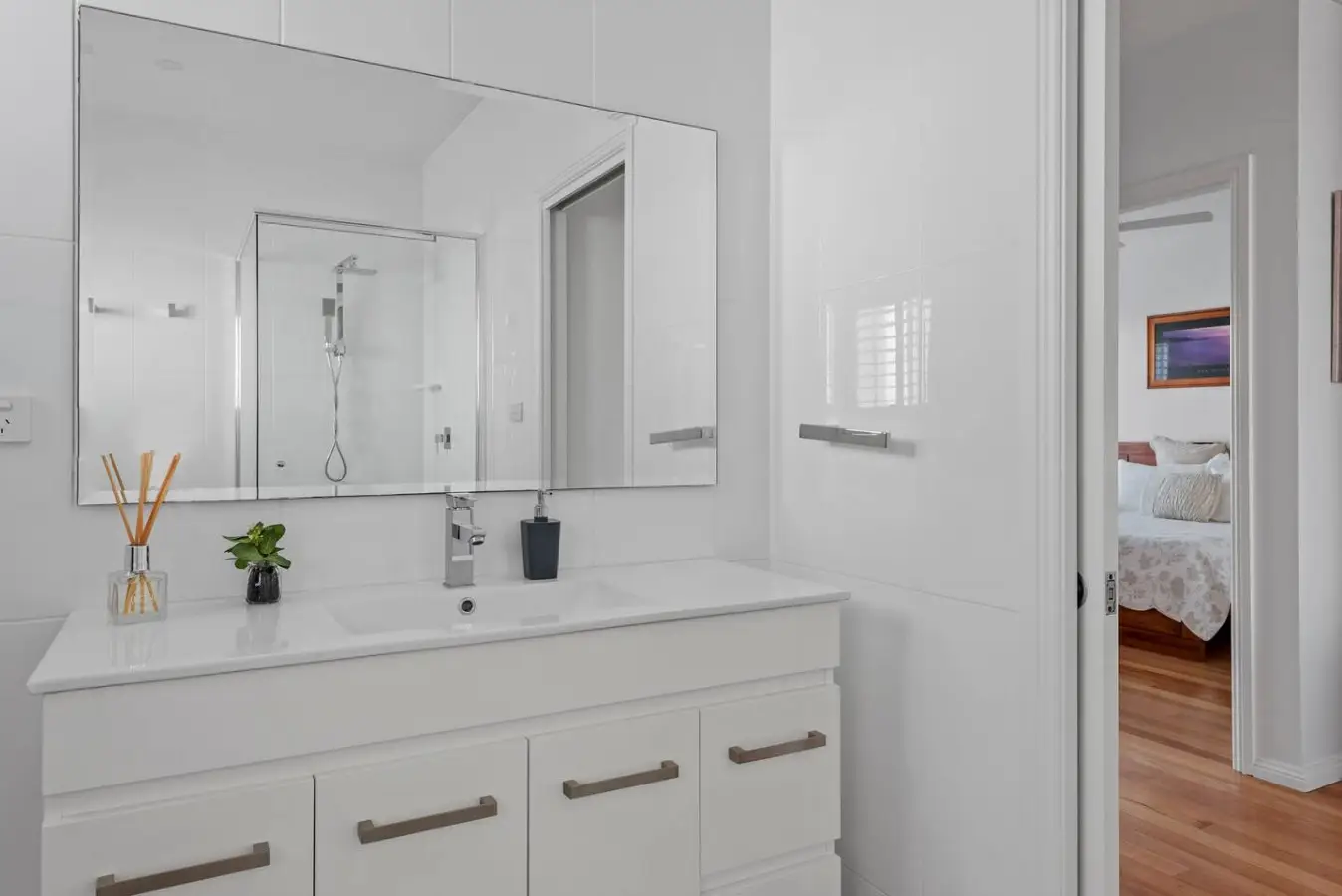 The Lighthouse – 4BR Beach House, Sleeps 10, Mollymook - Image 25