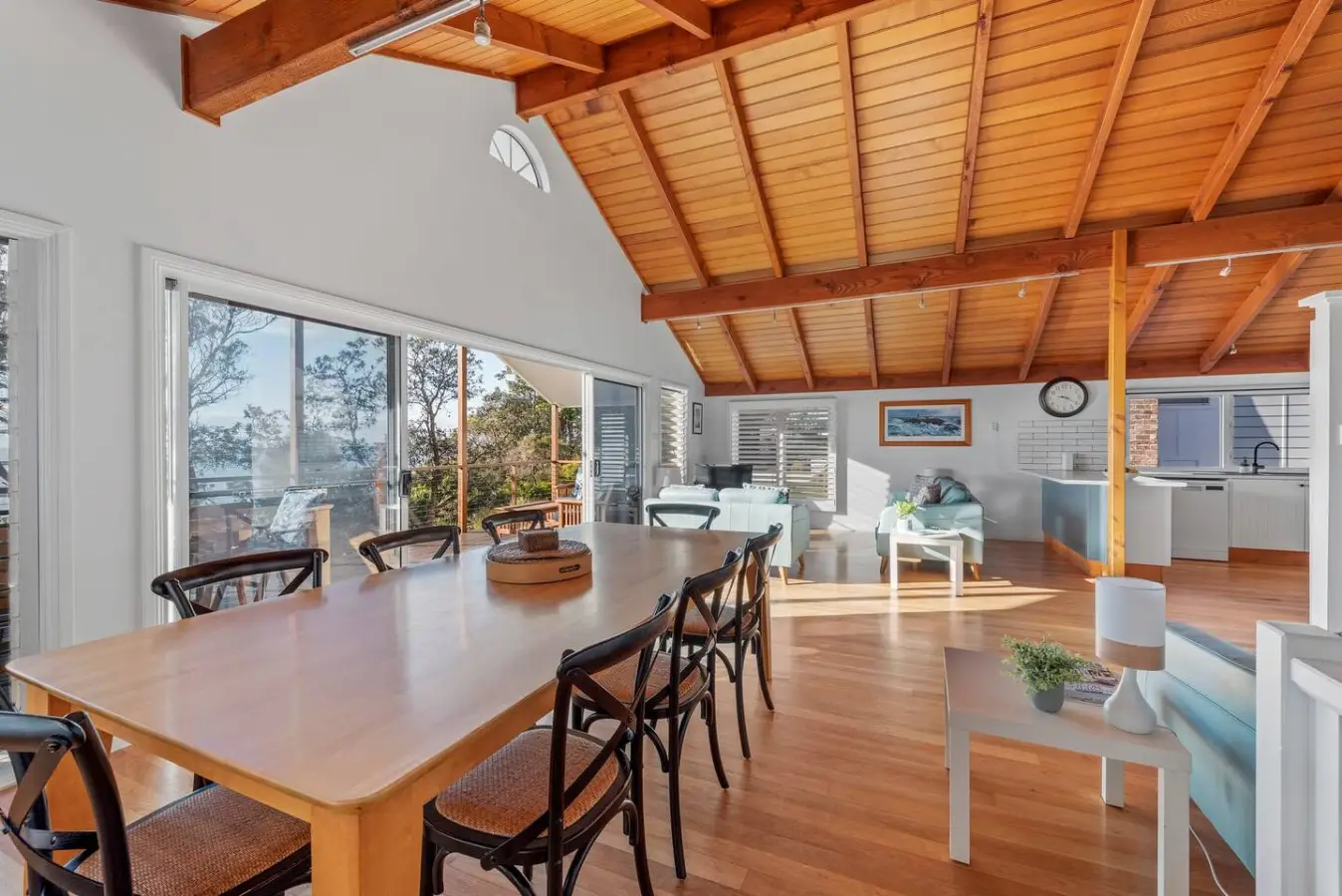 The Lighthouse – 4BR Beach House, Sleeps 10, Mollymook - Image 16