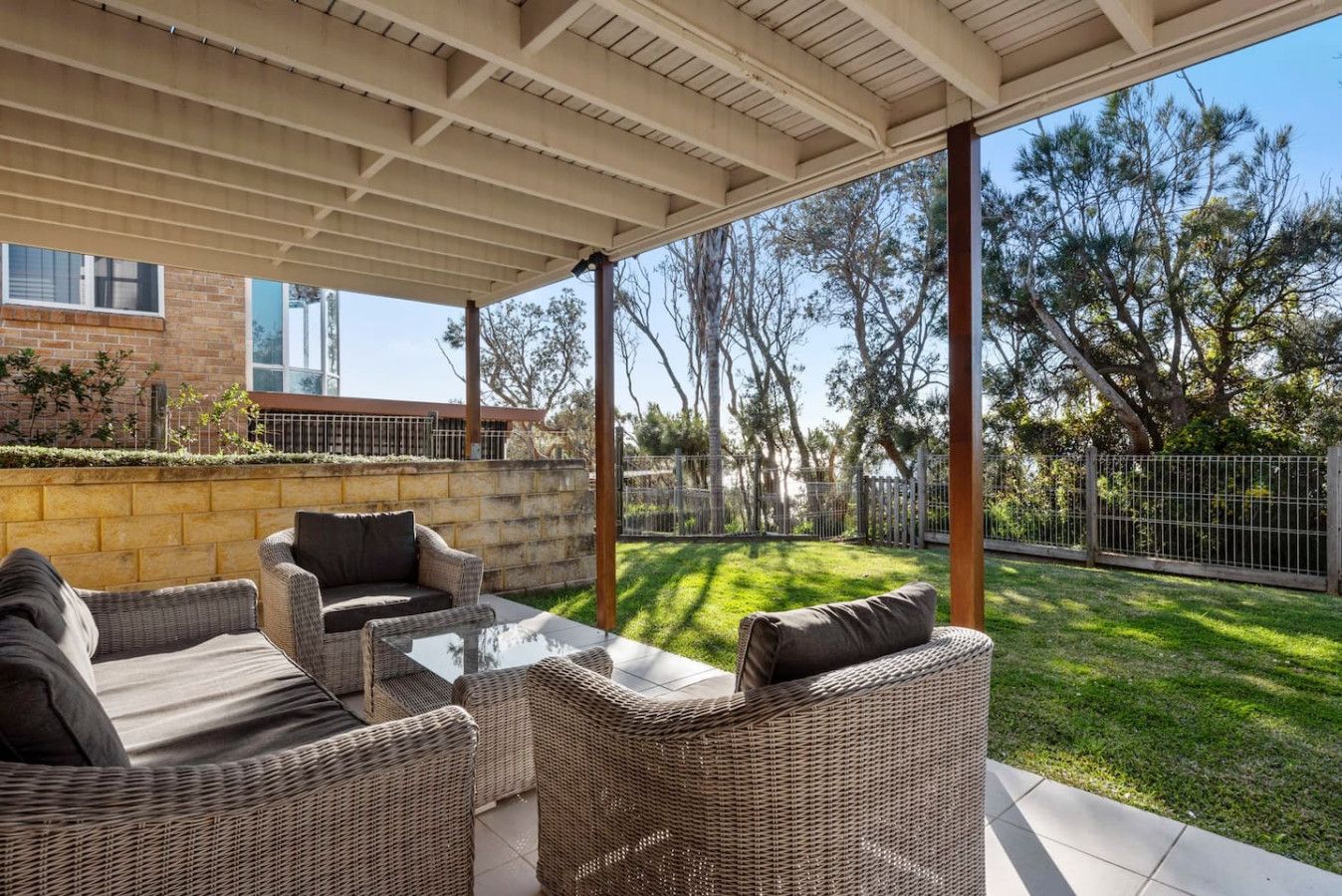 The Lighthouse – 4BR Beach House, Sleeps 10, Mollymook - Image 4
