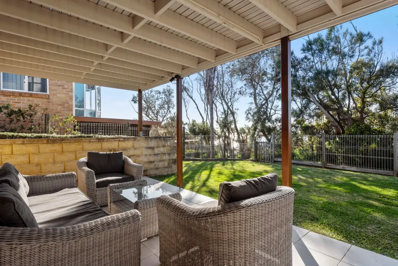 The Lighthouse – 4BR Beach House, Sleeps 10, Mollymook - Image 4