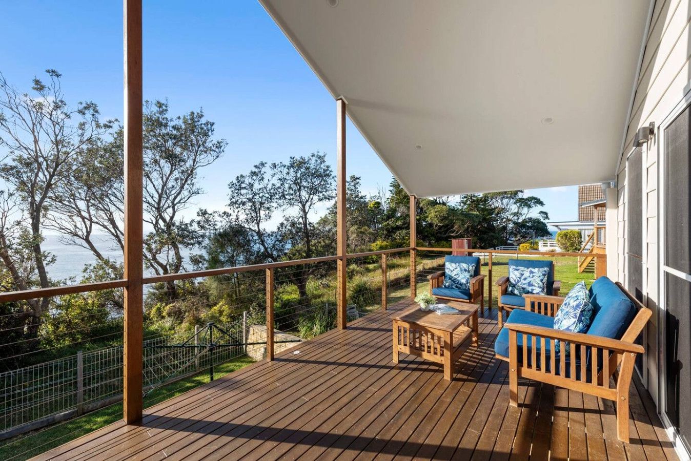 The Lighthouse – 4BR Beach House, Sleeps 10, Mollymook - Image 2