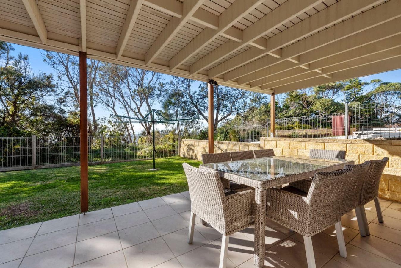 The Lighthouse – 4BR Beach House, Sleeps 10, Mollymook - Image 6