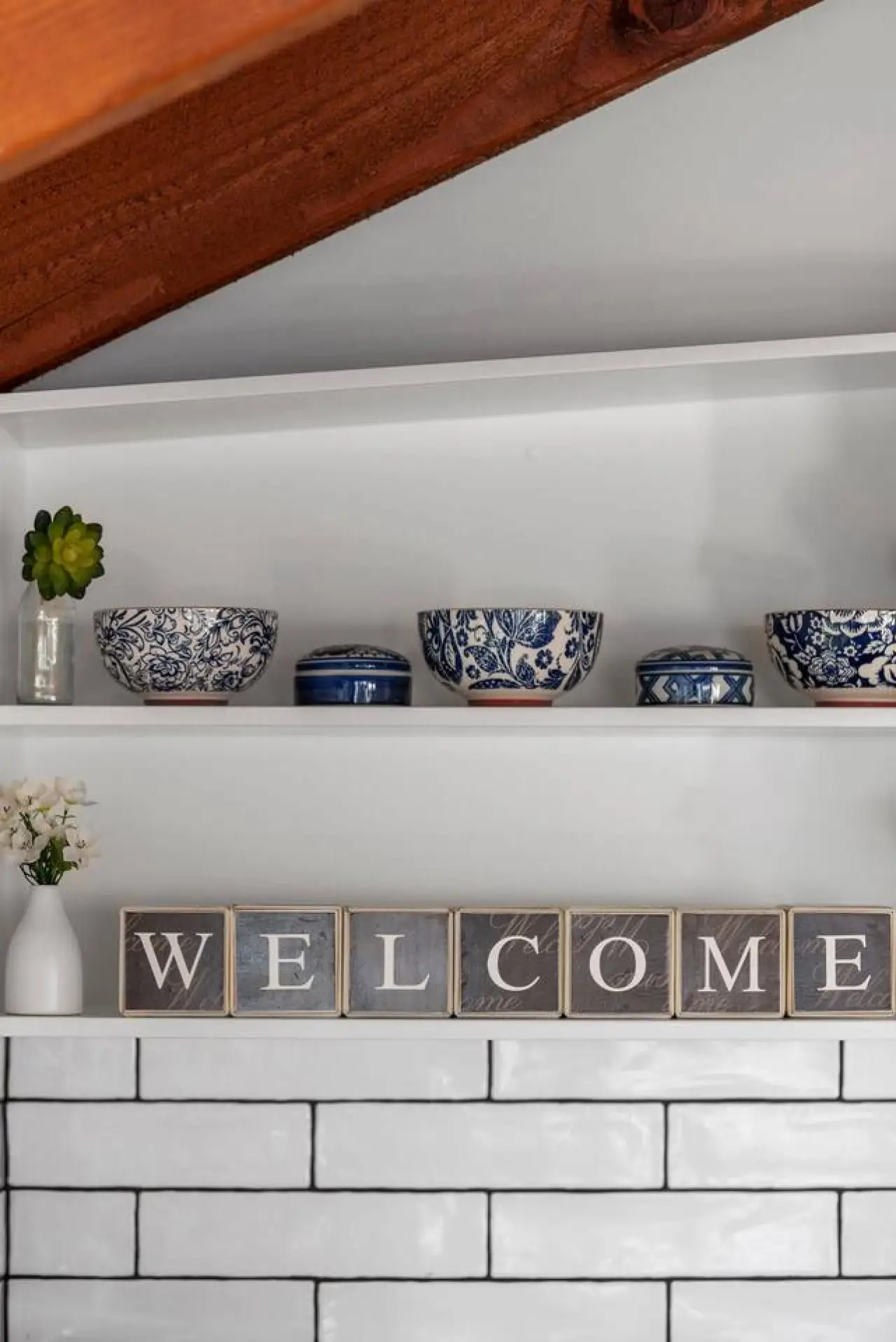 The Lighthouse – 4BR Beach House, Sleeps 10, Mollymook - Image 12