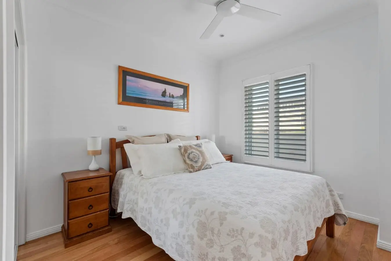 The Lighthouse – 4BR Beach House, Sleeps 10, Mollymook - Image 20