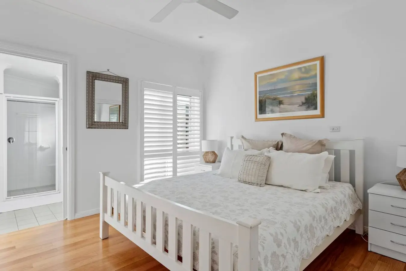 The Lighthouse – 4BR Beach House, Sleeps 10, Mollymook - Image 18