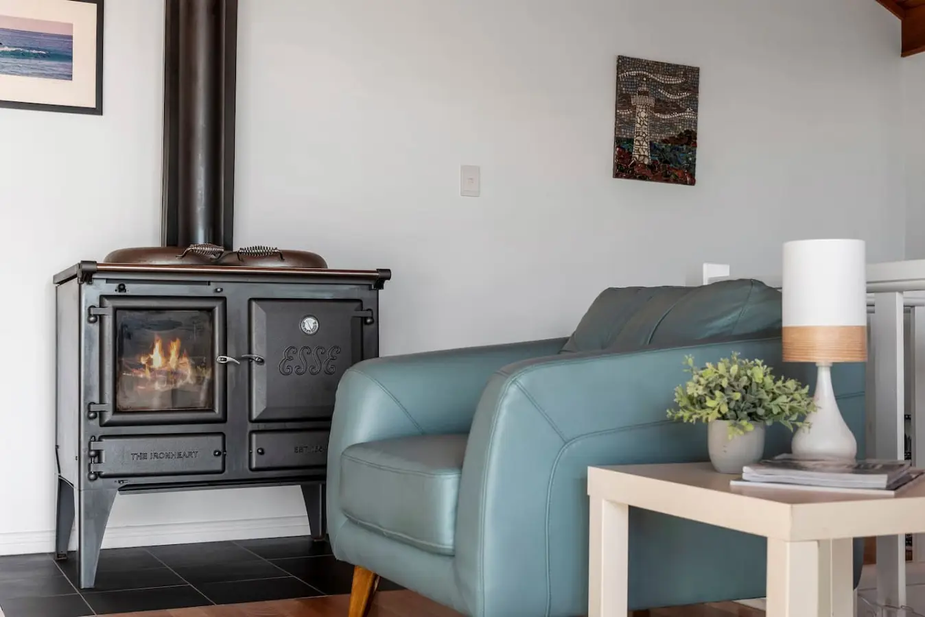 The Lighthouse – 4BR Beach House, Sleeps 10, Mollymook - Image 14