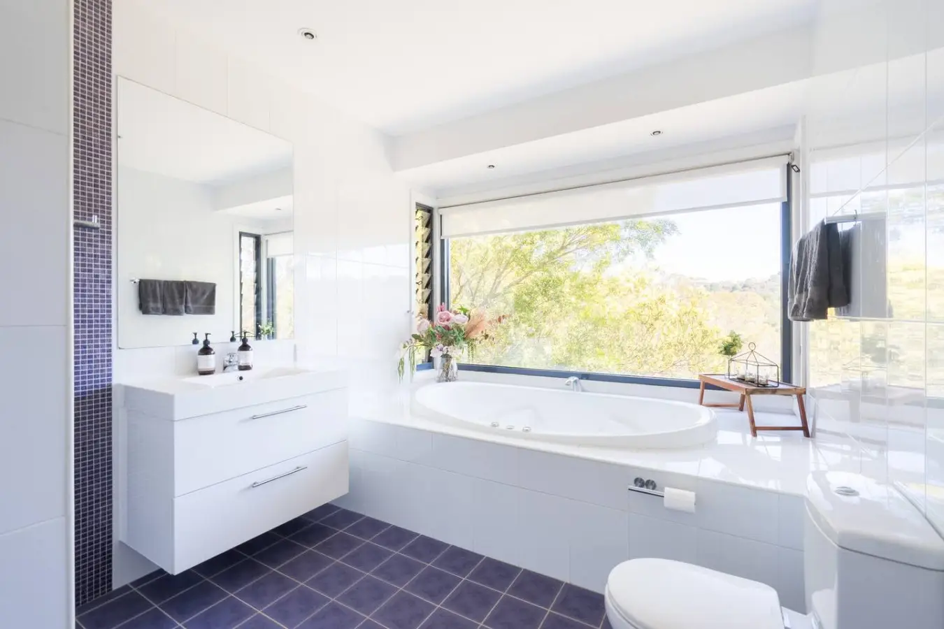Alleura House – 5BR Bushland Retreat, Sleeps 12, Leura - Image 13