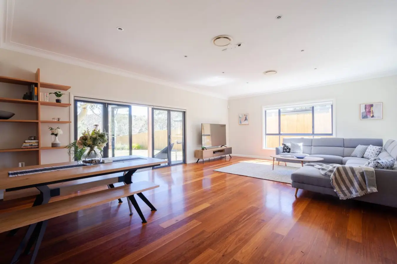 Alleura House – 5BR Bushland Retreat, Sleeps 12, Leura - Image 23