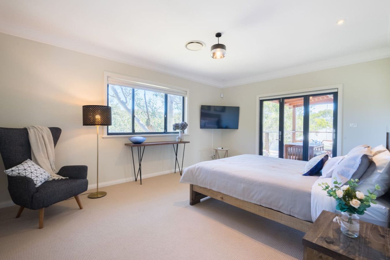 Alleura House – 5BR Bushland Retreat, Sleeps 12, Leura - Image 5