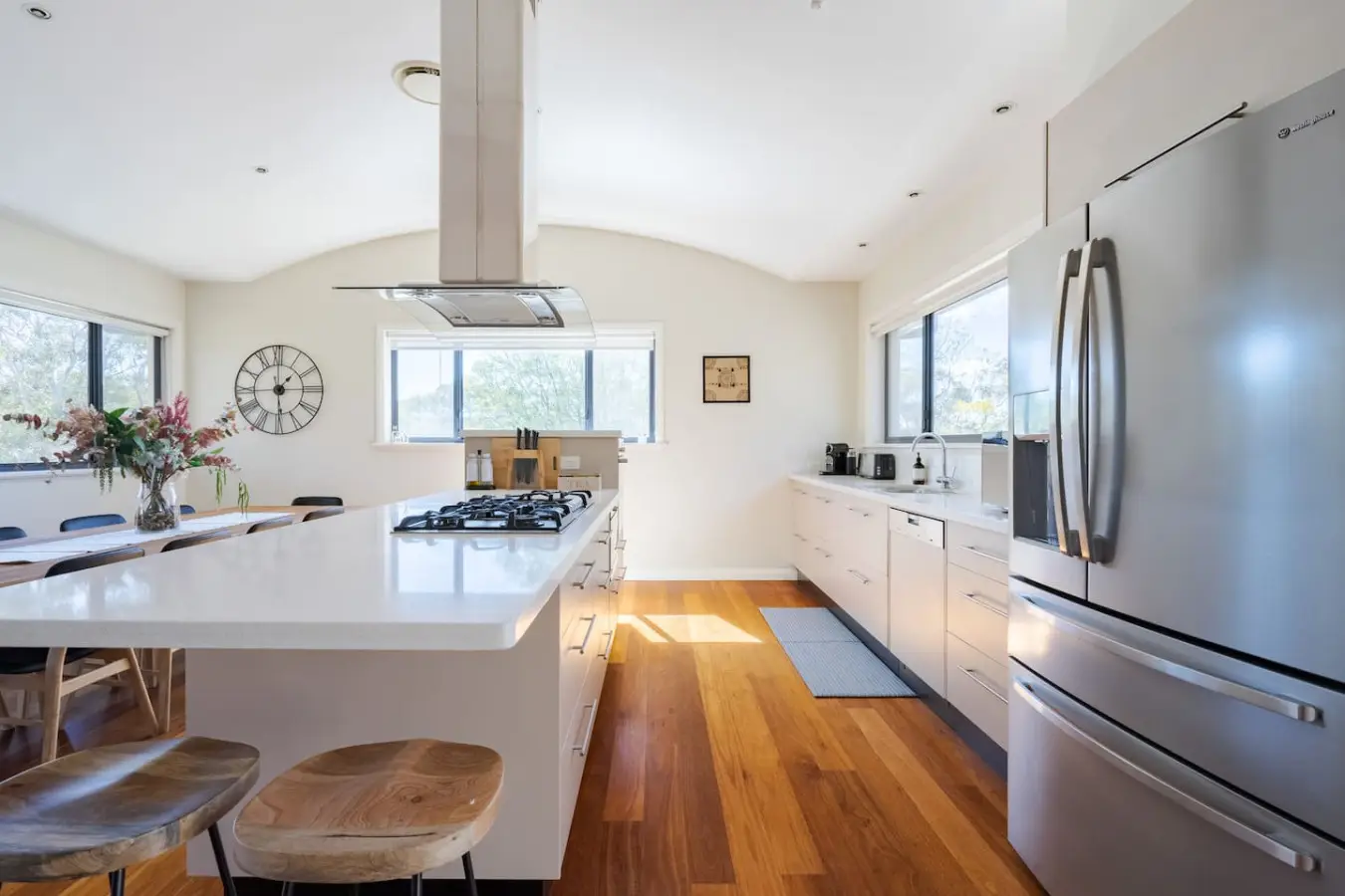 Alleura House – 5BR Bushland Retreat, Sleeps 12, Leura - Image 8